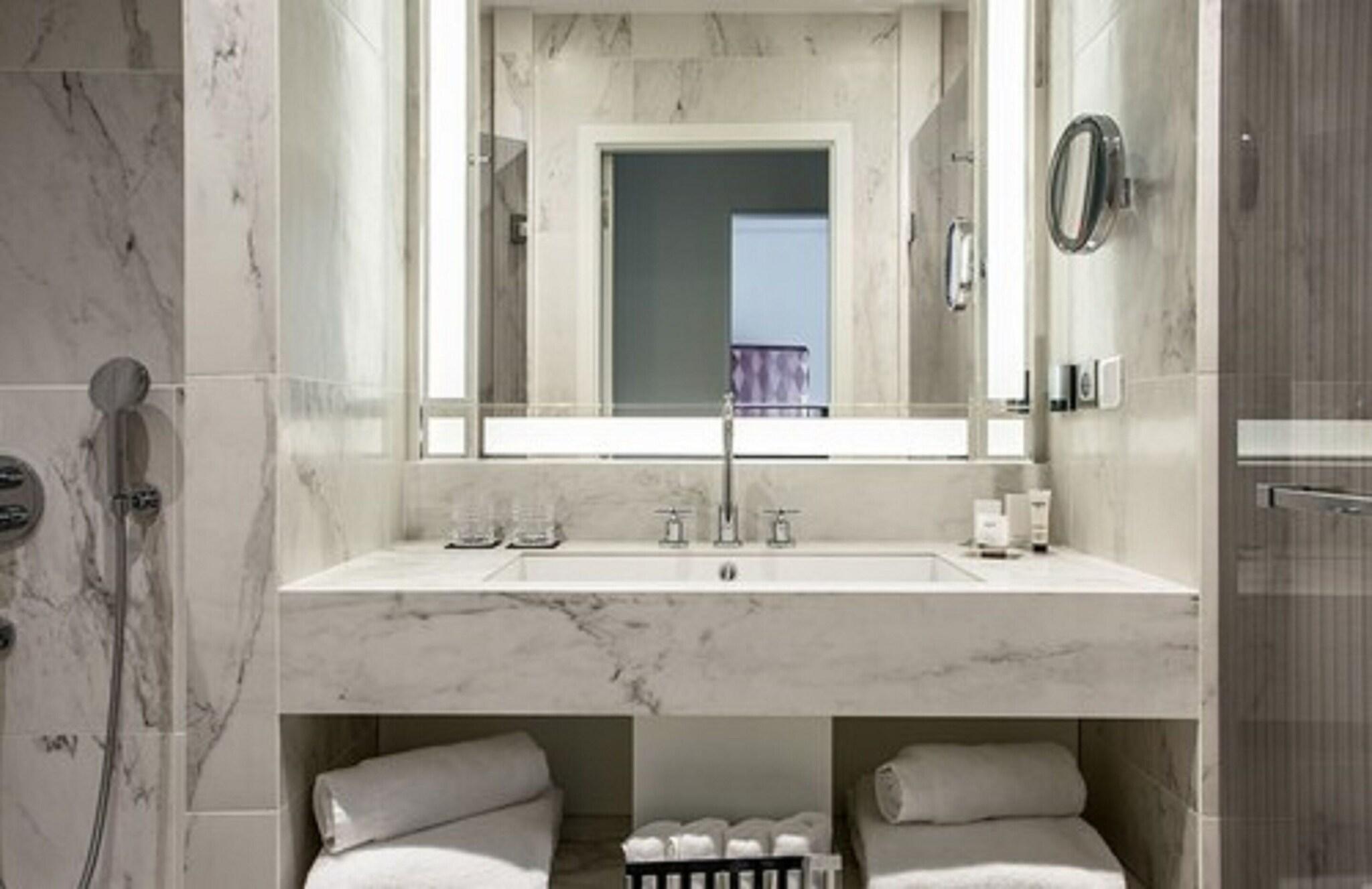 Double or Twin Classic King Bed