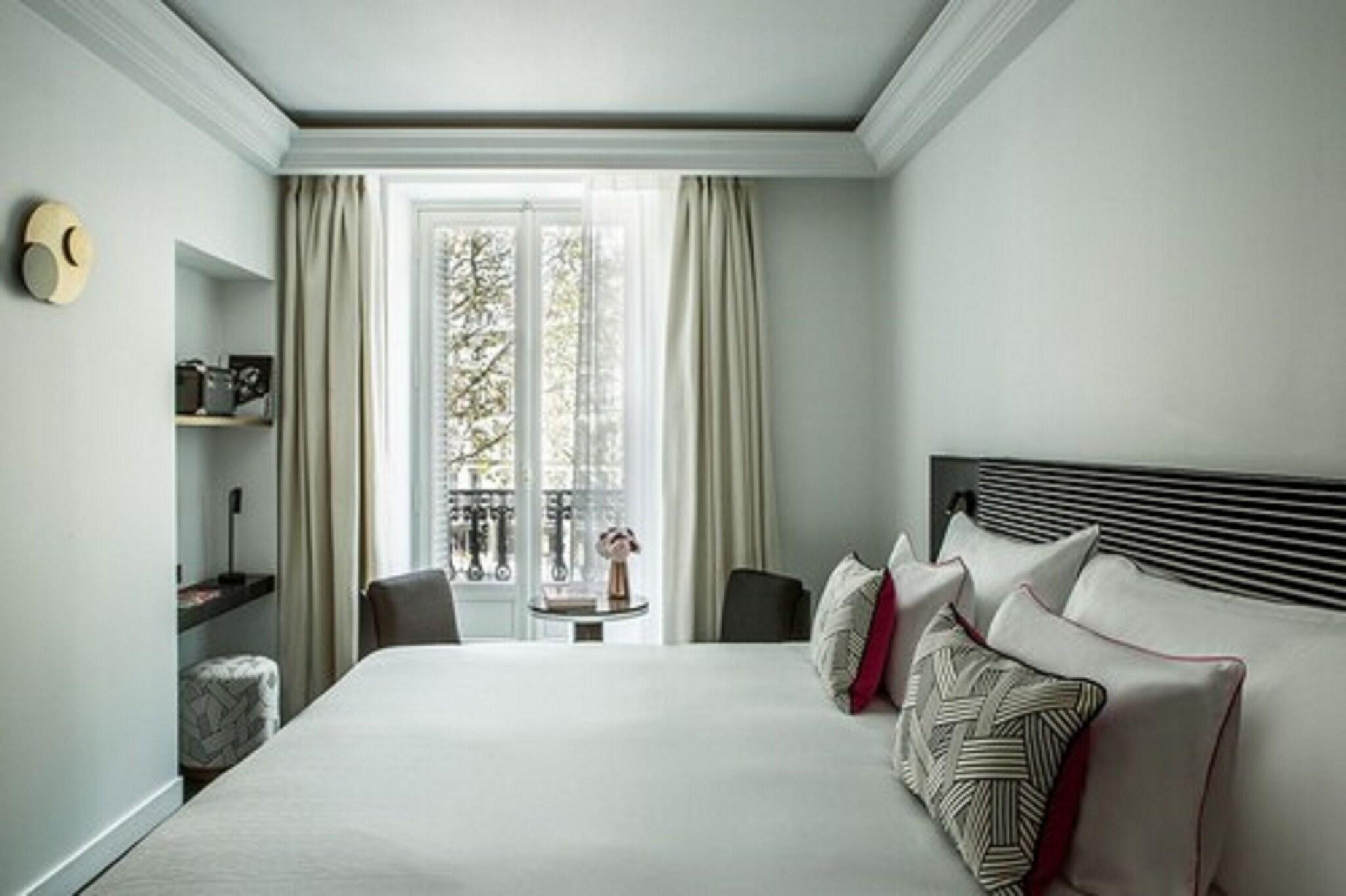 Double or Twin Classic King Bed