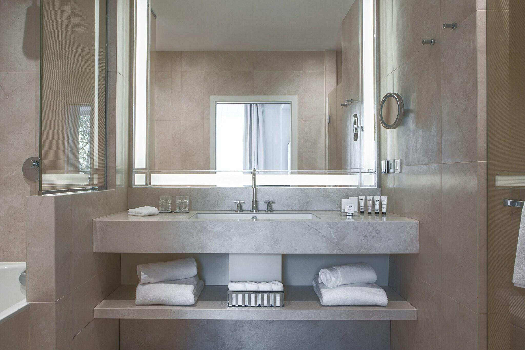 Junior Suite King Size Bed