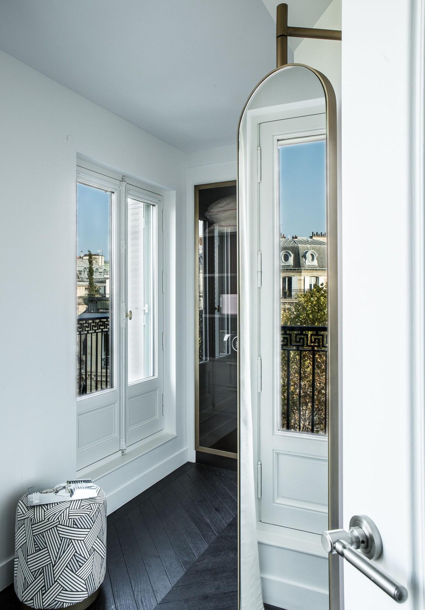 Double or Twin Superior Queen Bed