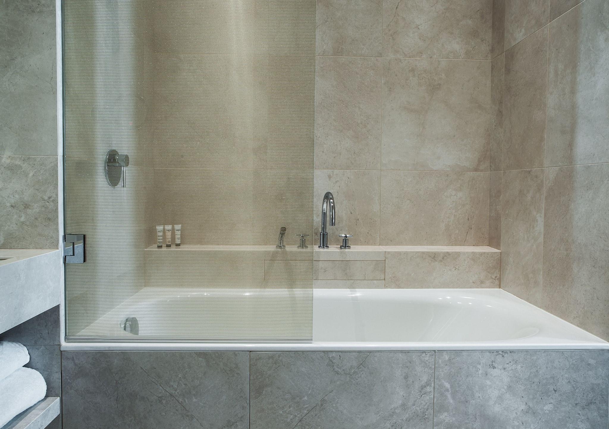 Double or Twin Superior Queen Bed