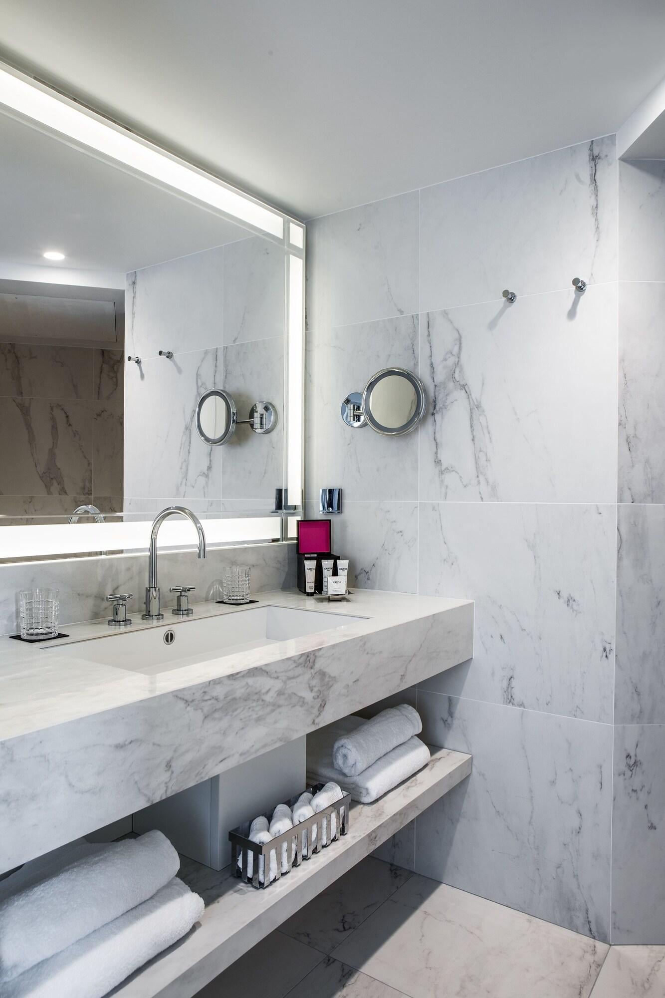 Junior Suite King Size Bed