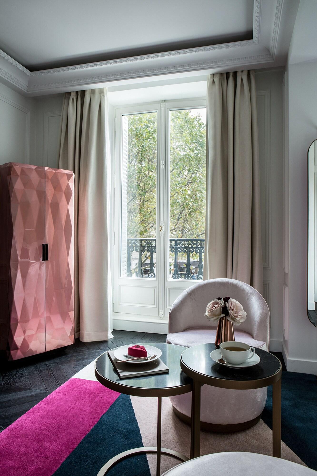 Junior Suite King Size Bed