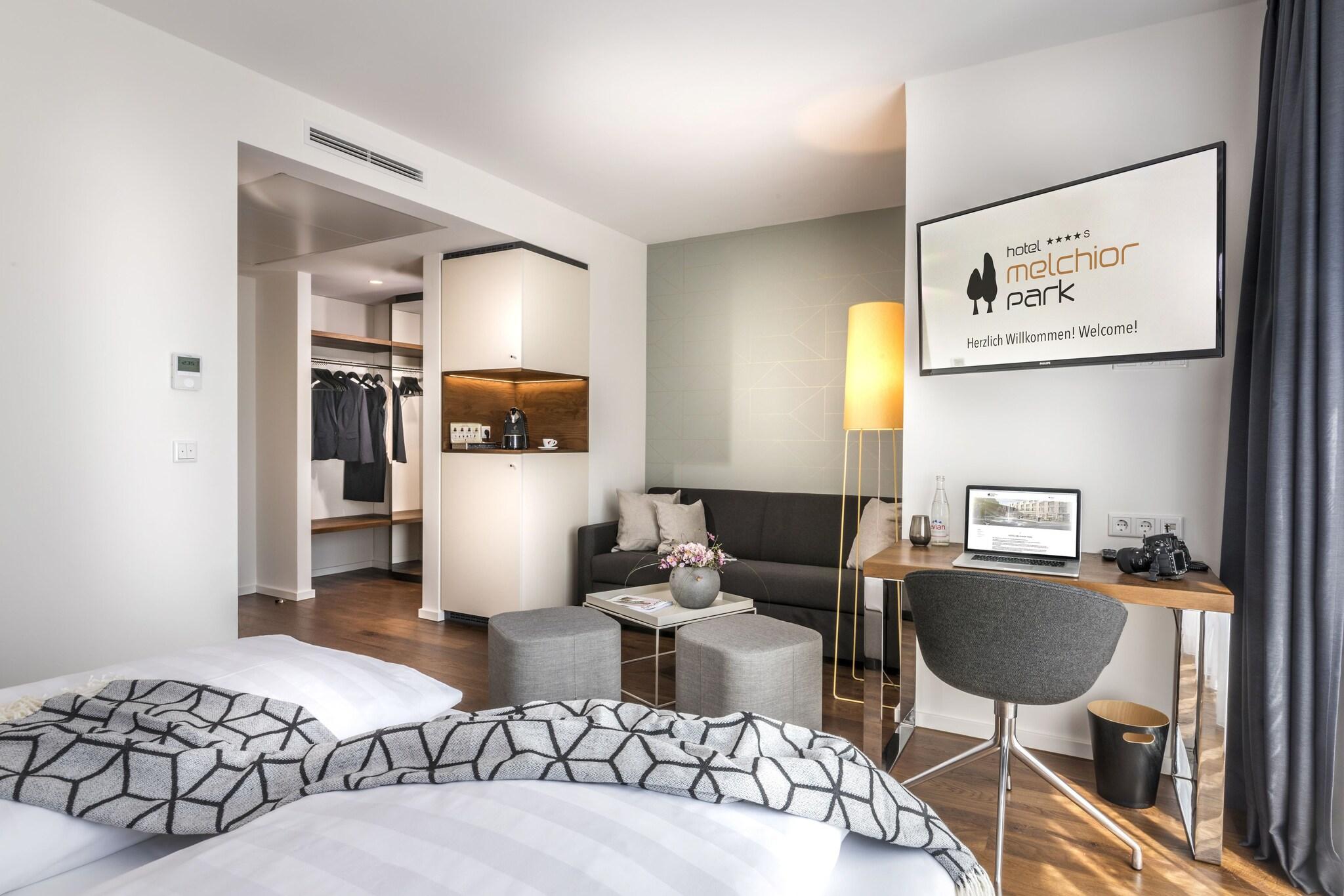 Double Single Executive