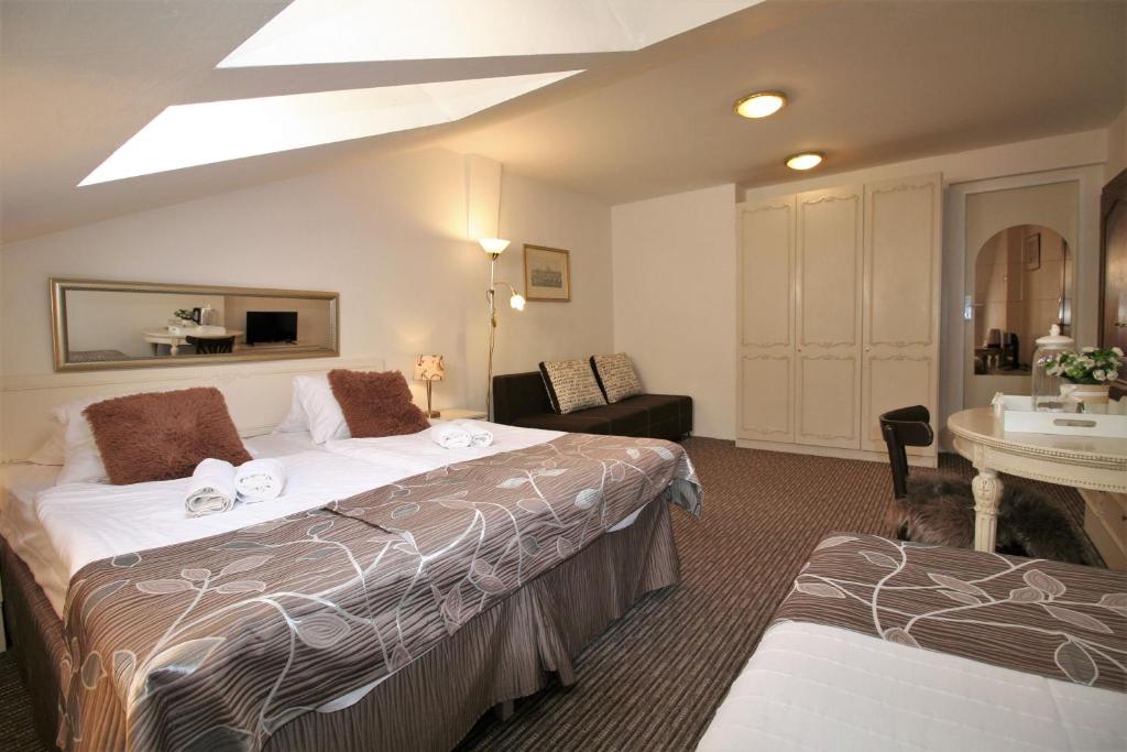 Apartment Capacity 4