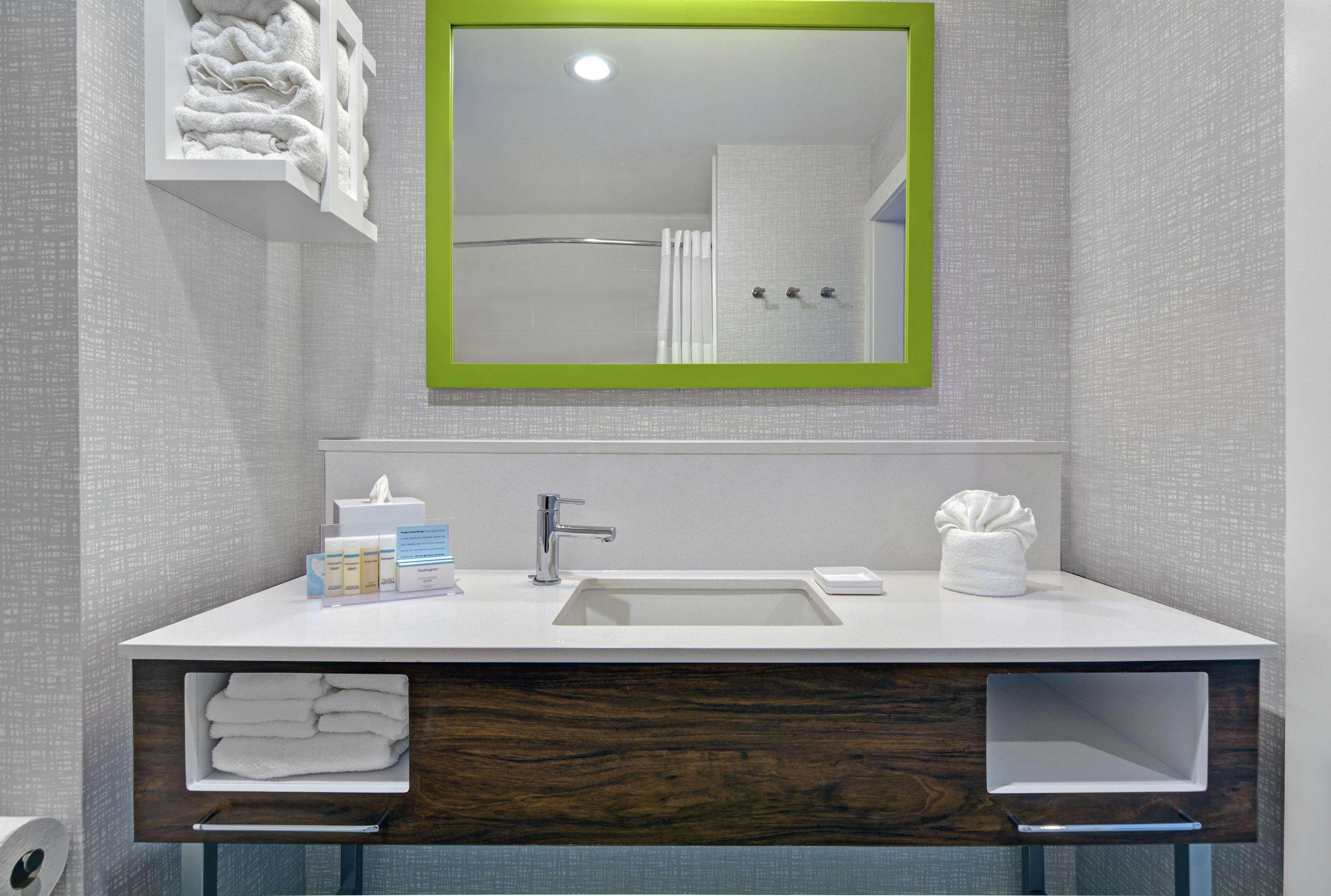 Room King Bed Non Smoking