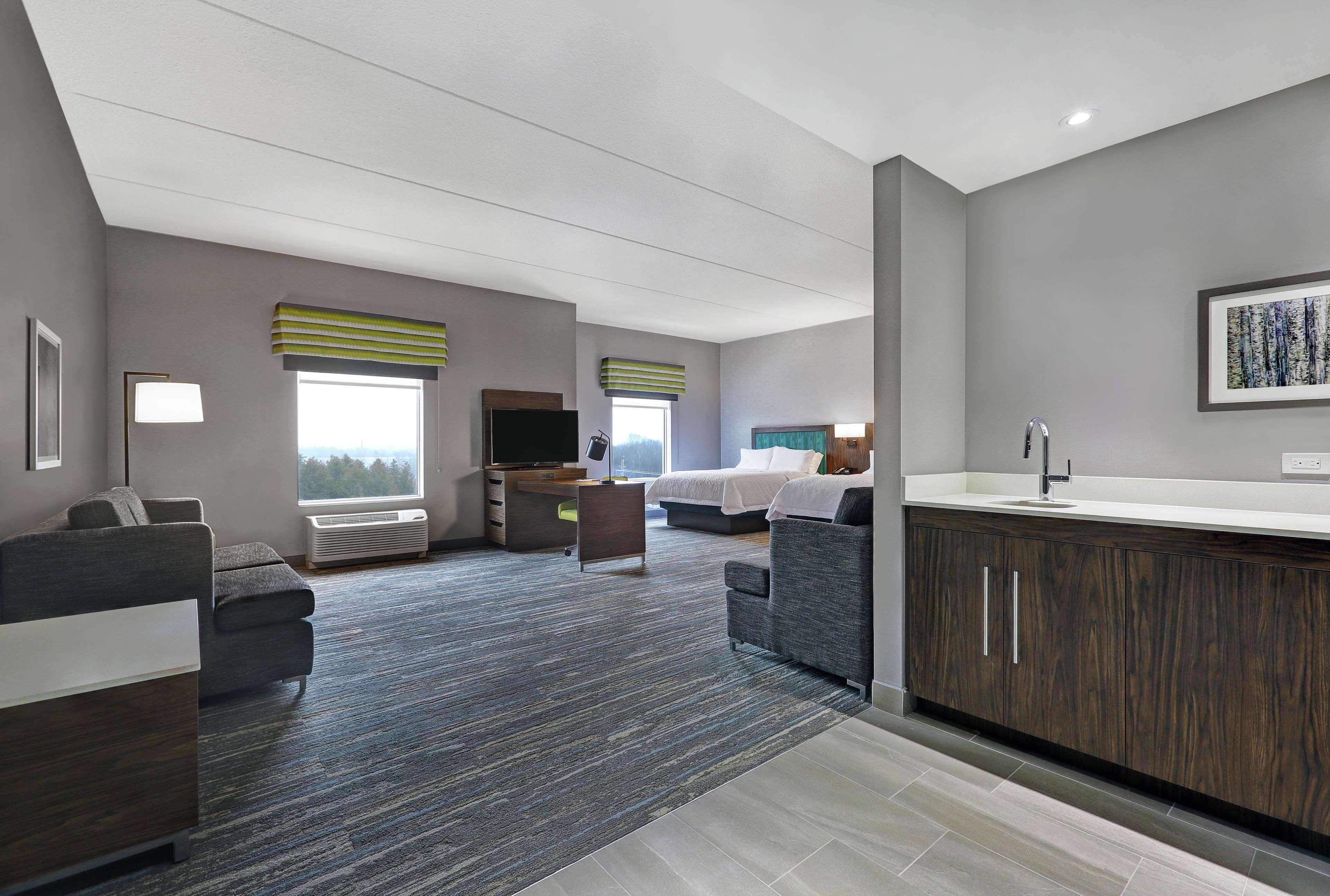 Studio Two Queen Beds Non Smoking