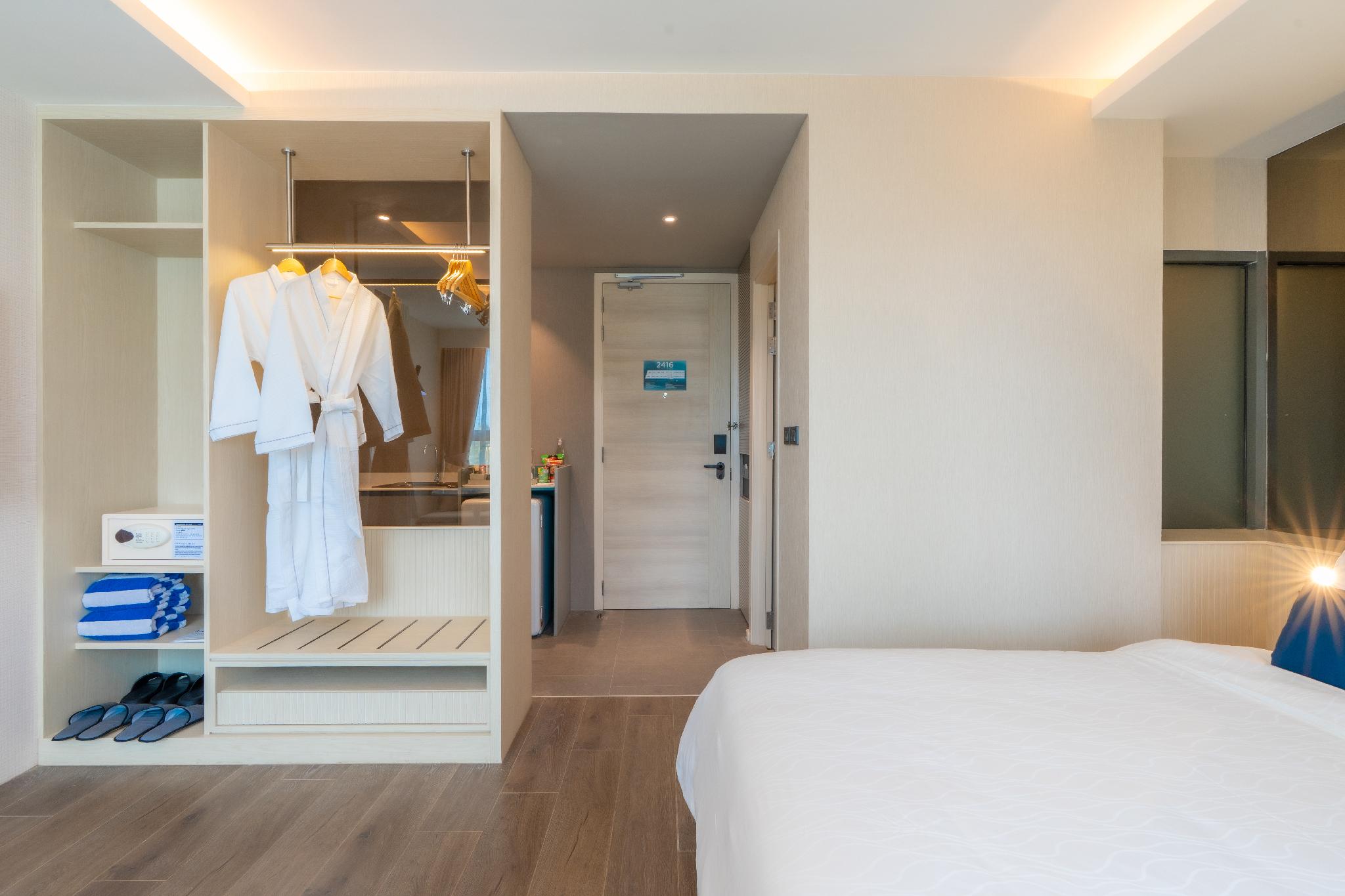 Studio King Size Bed