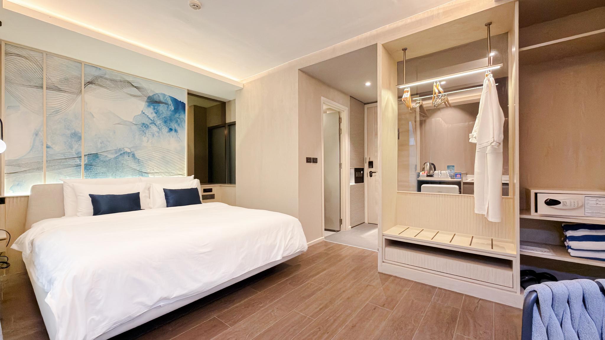 Studio King Size Bed