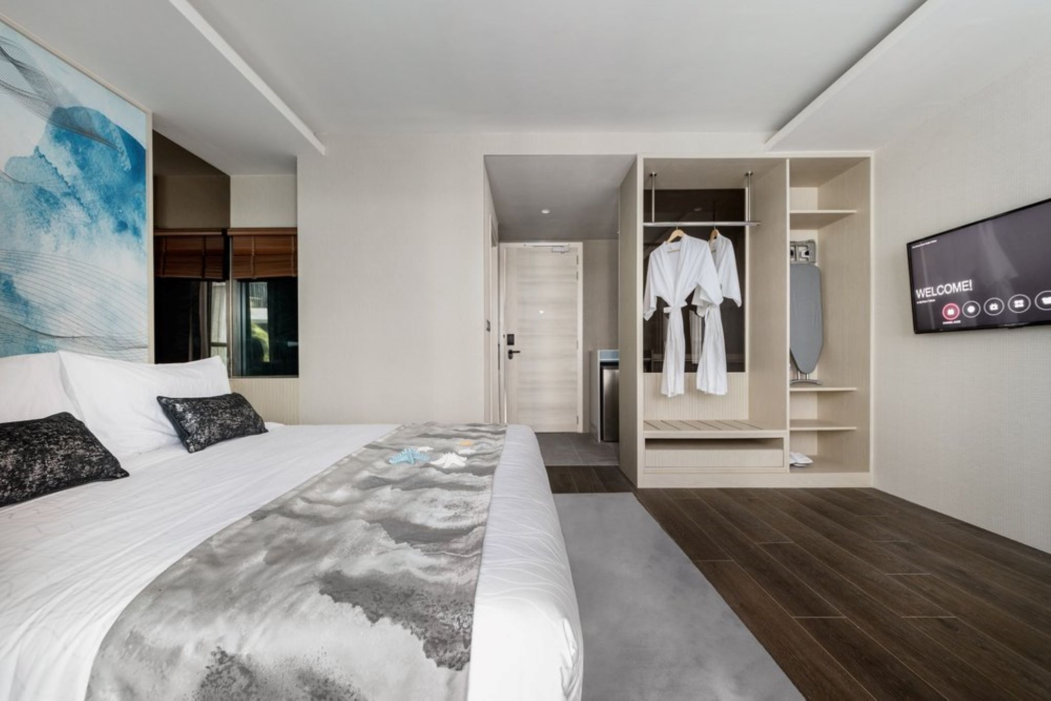 Studio King Size Bed