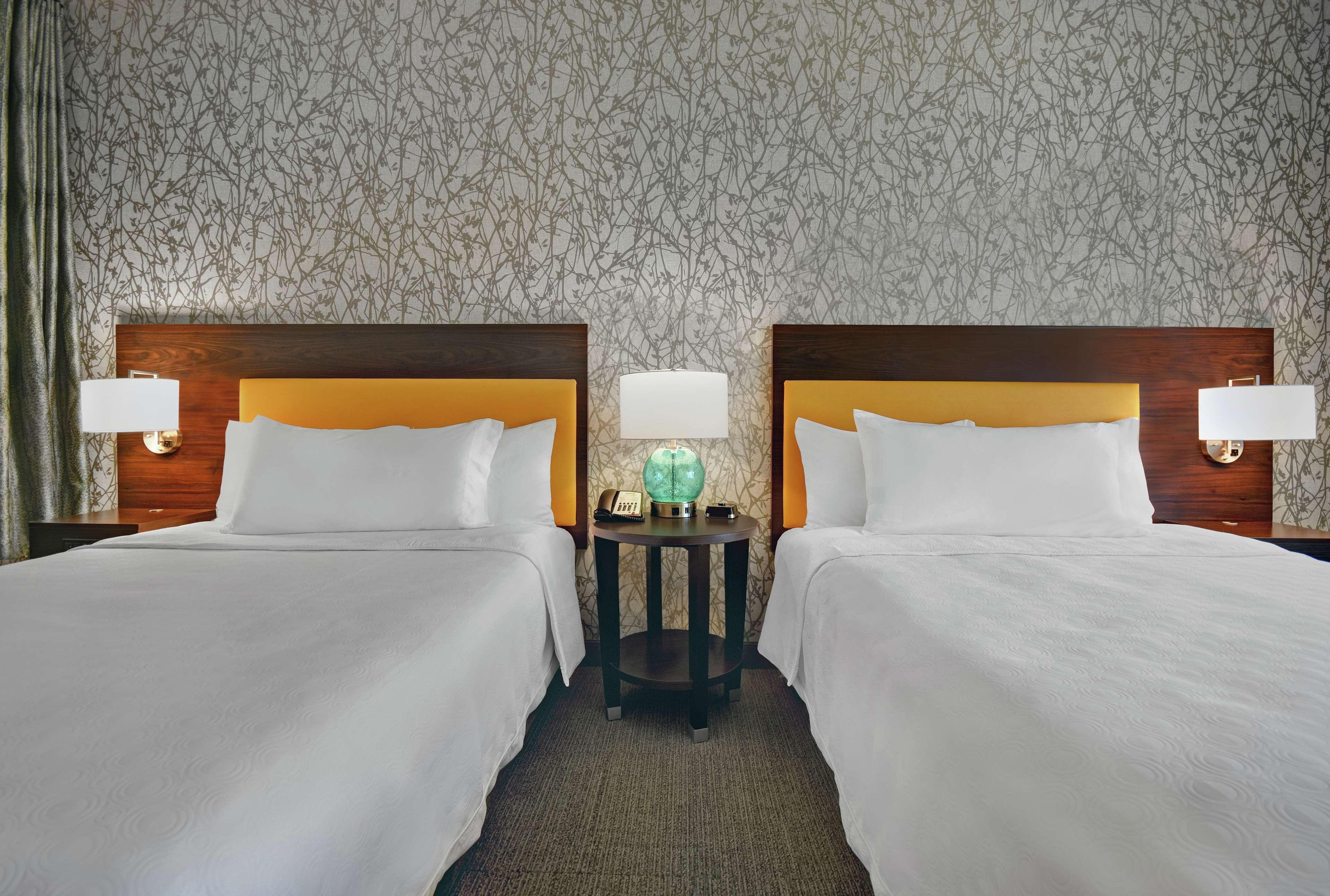 Studio Two Queen Beds Non Smoking