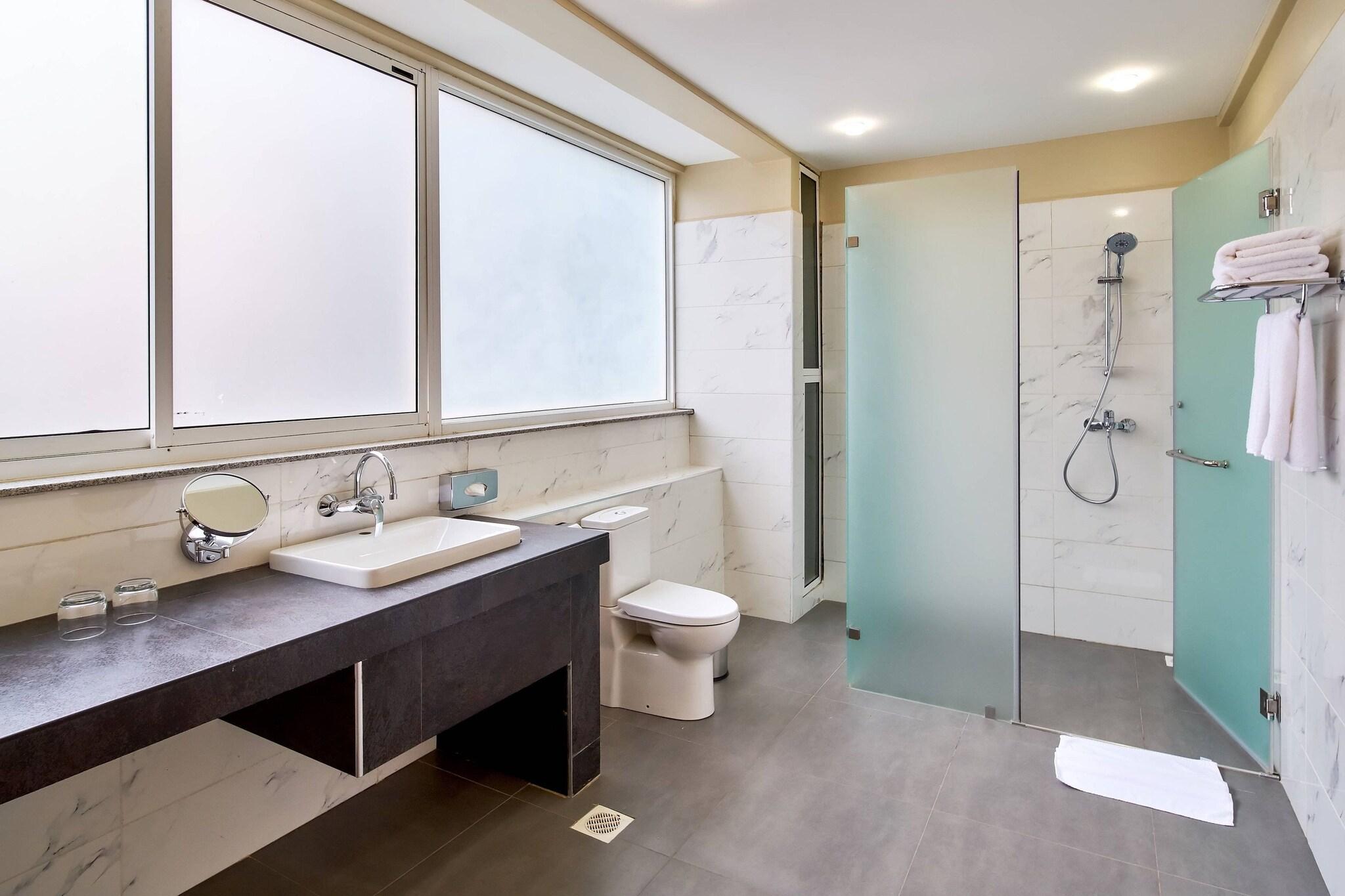 Double Queen Size Bed