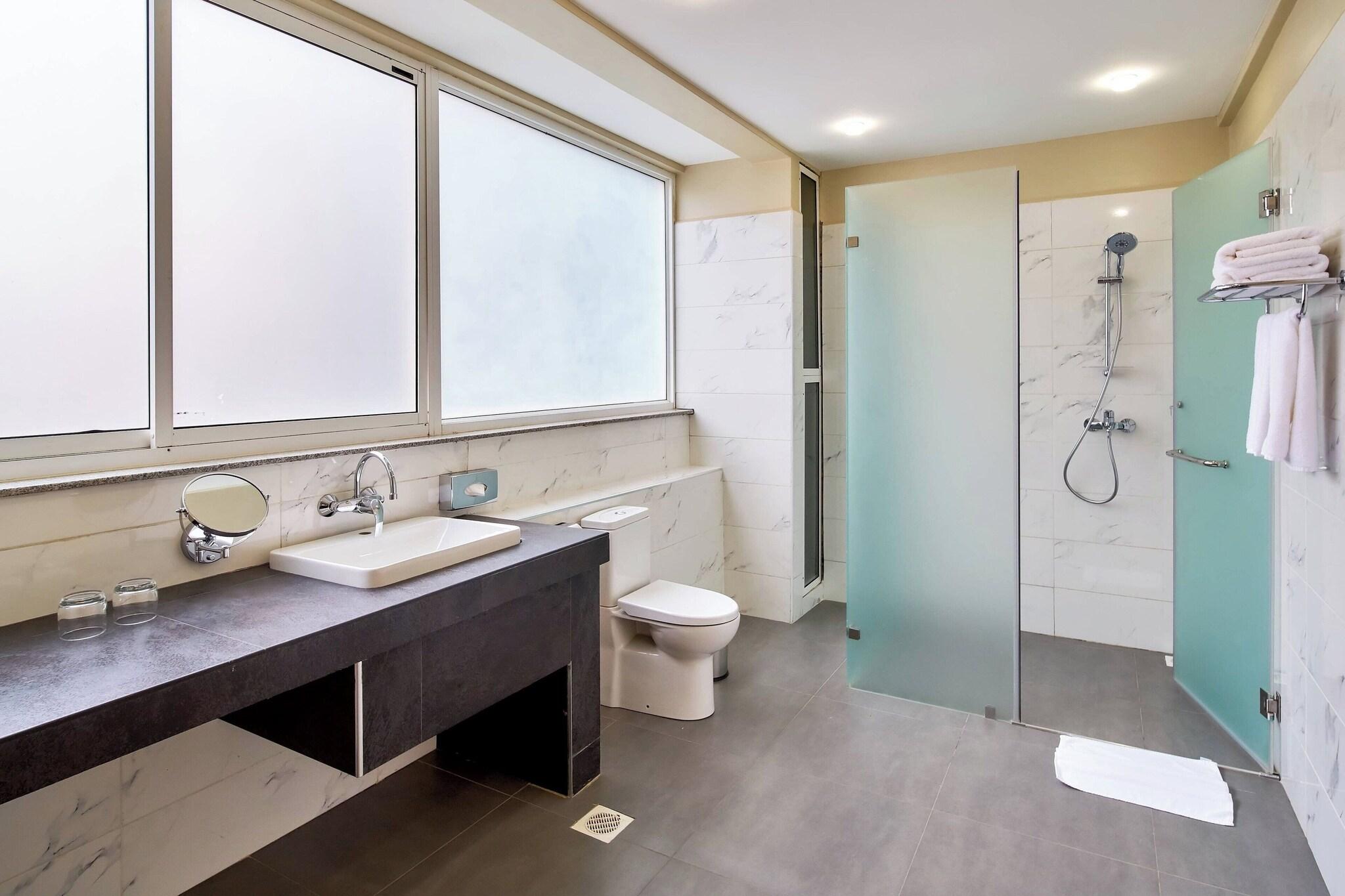 Double Queen Size Bed