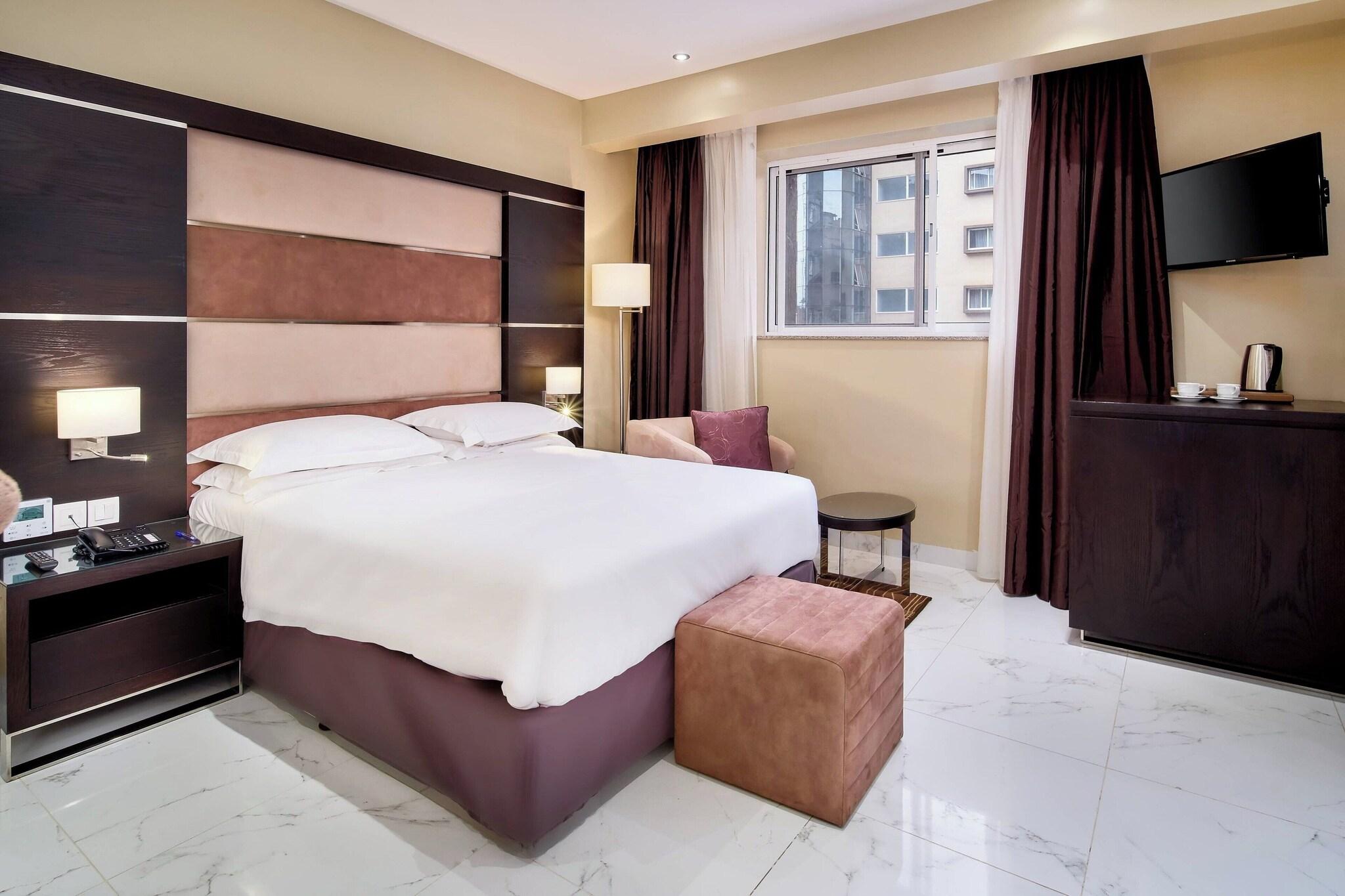 Double Queen Size Bed