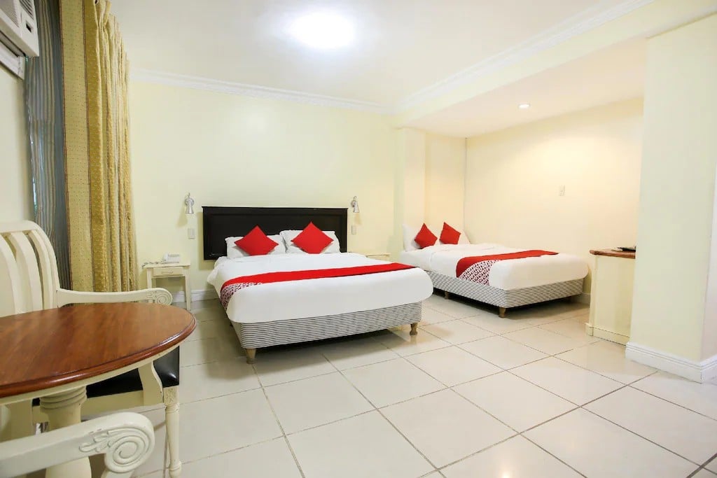 Junior Suite Queen Size Bed