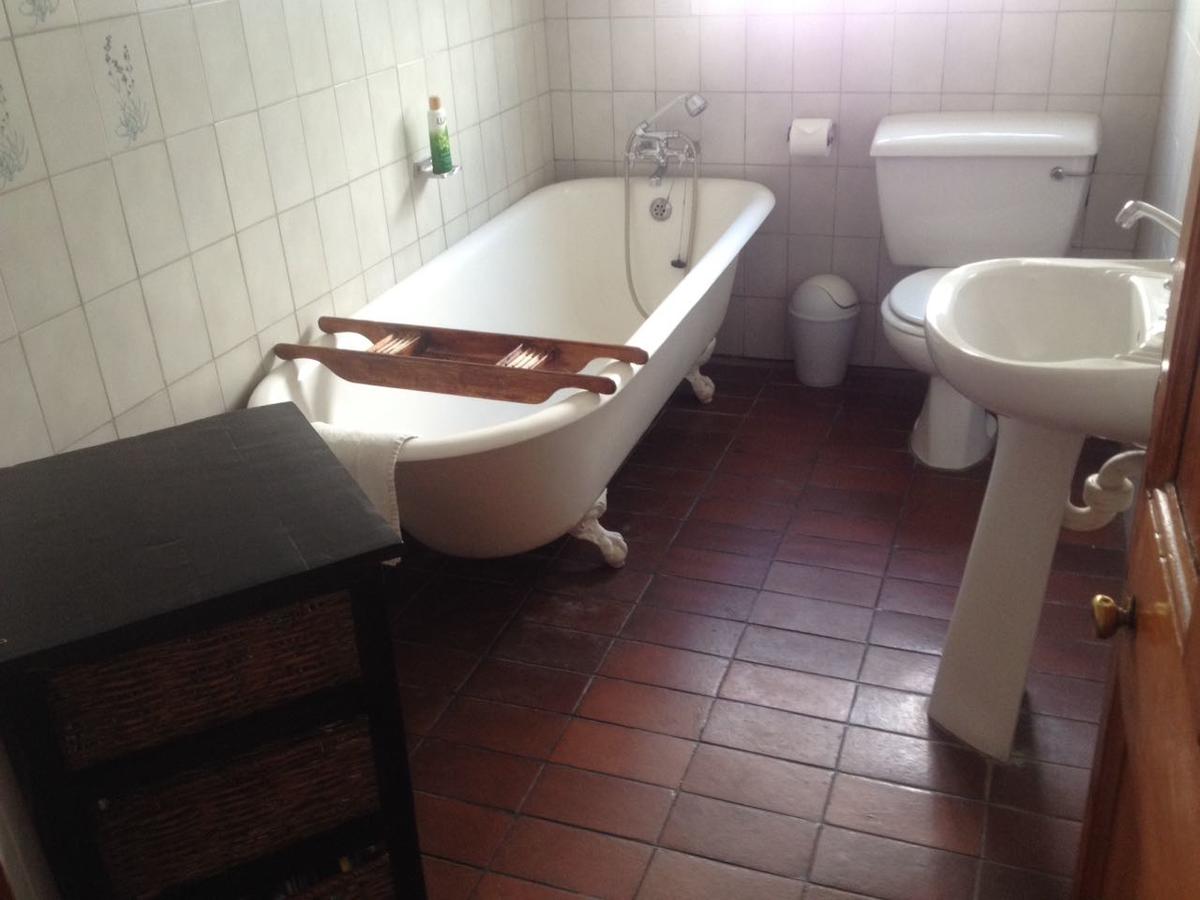 House Queen Size Bed