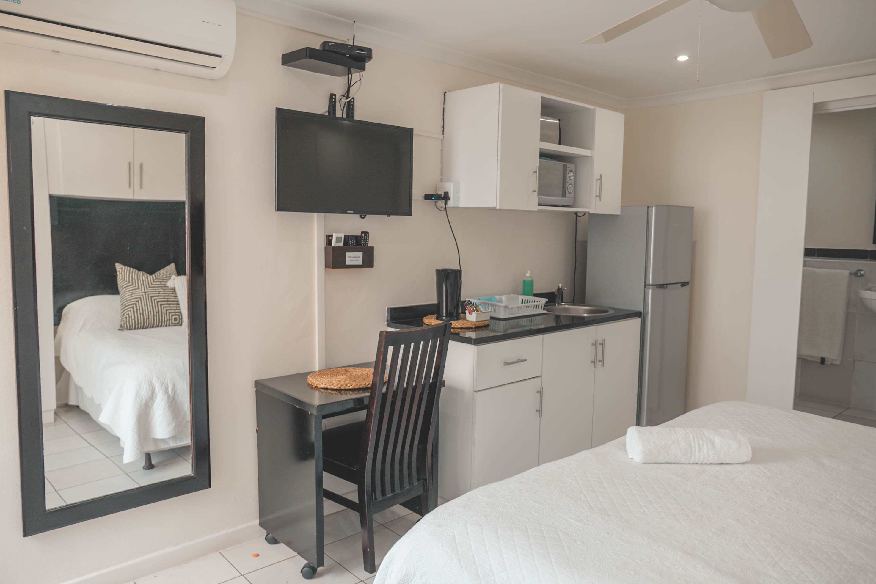 Double Deluxe King Bed