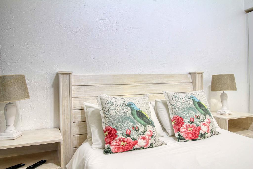 Apartment with Kitchenette