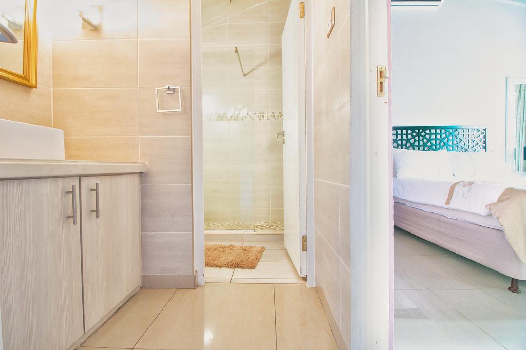 Apartment with Kitchenette