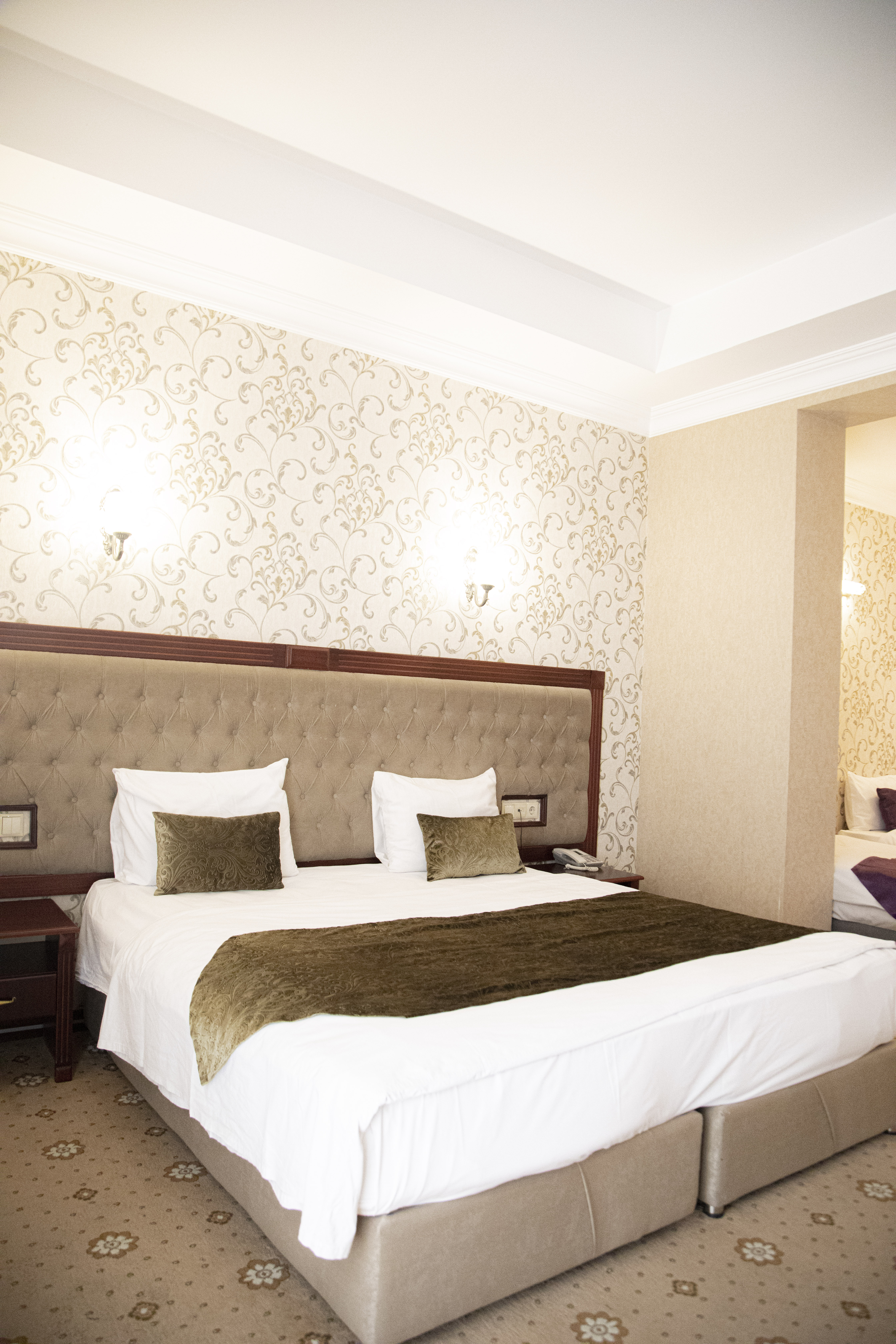 Quadruple Four Bedrooms One Bathroom