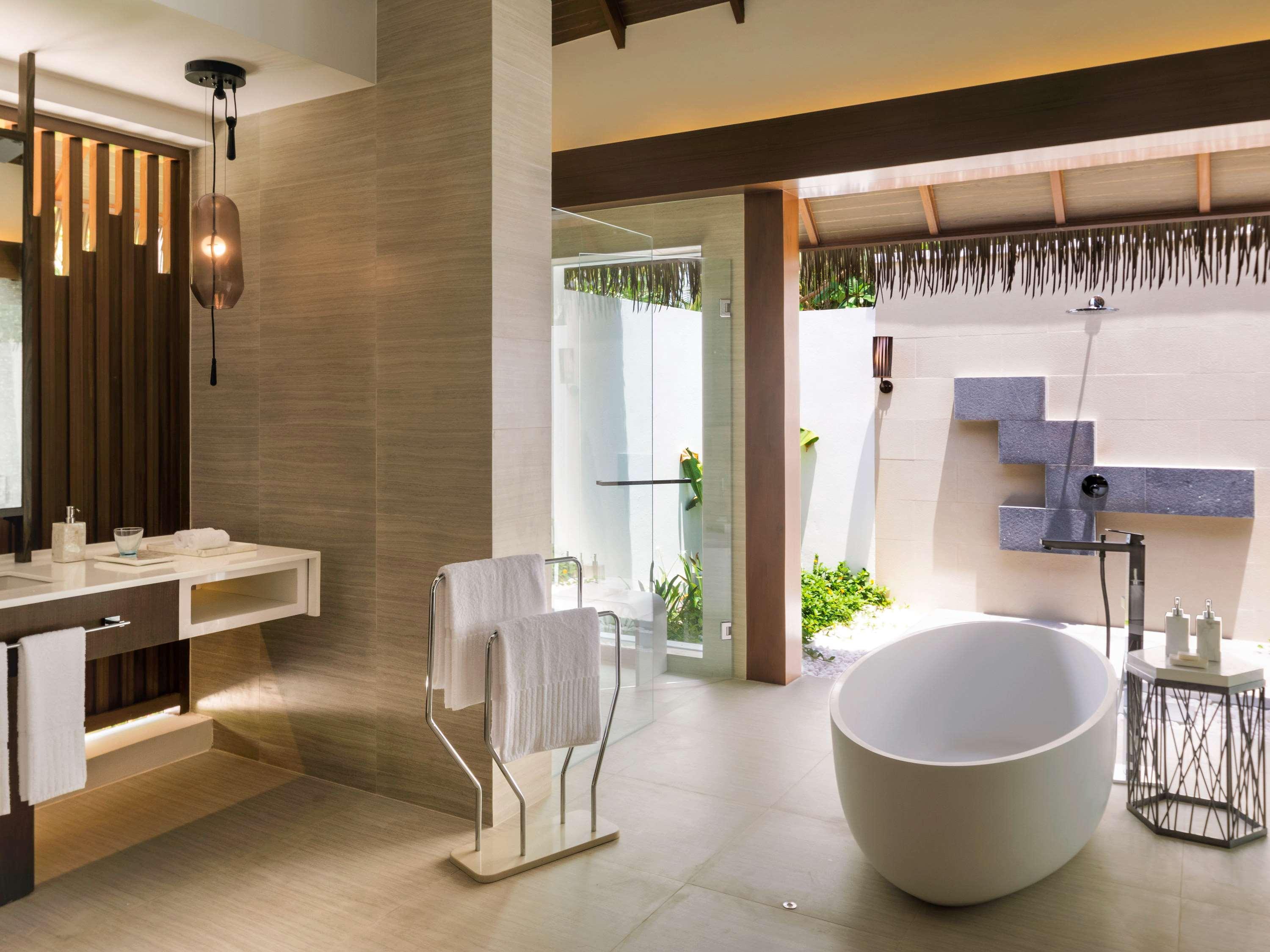 Villa Pool View King Bed