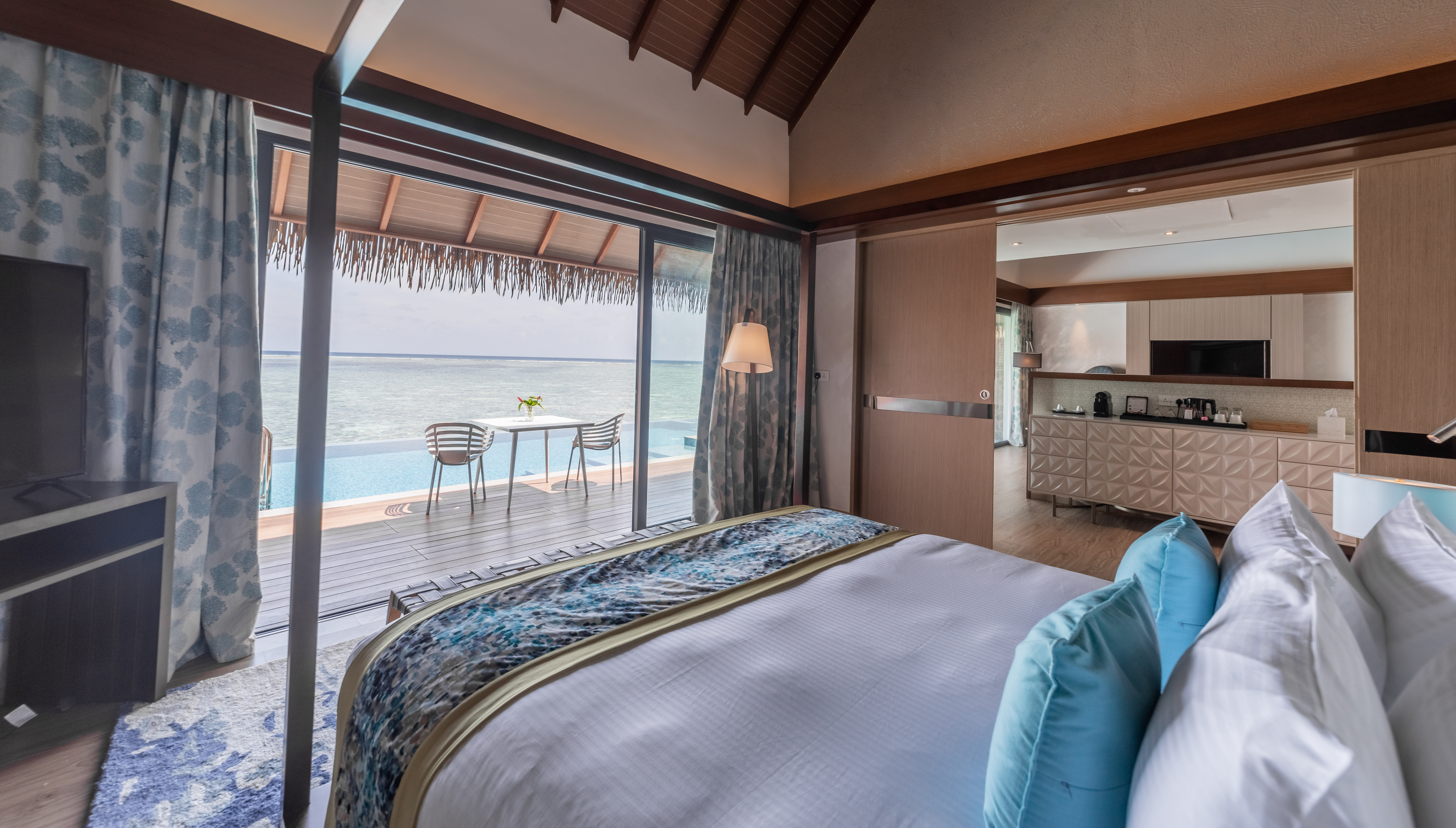 Suite Ocean View King Bed