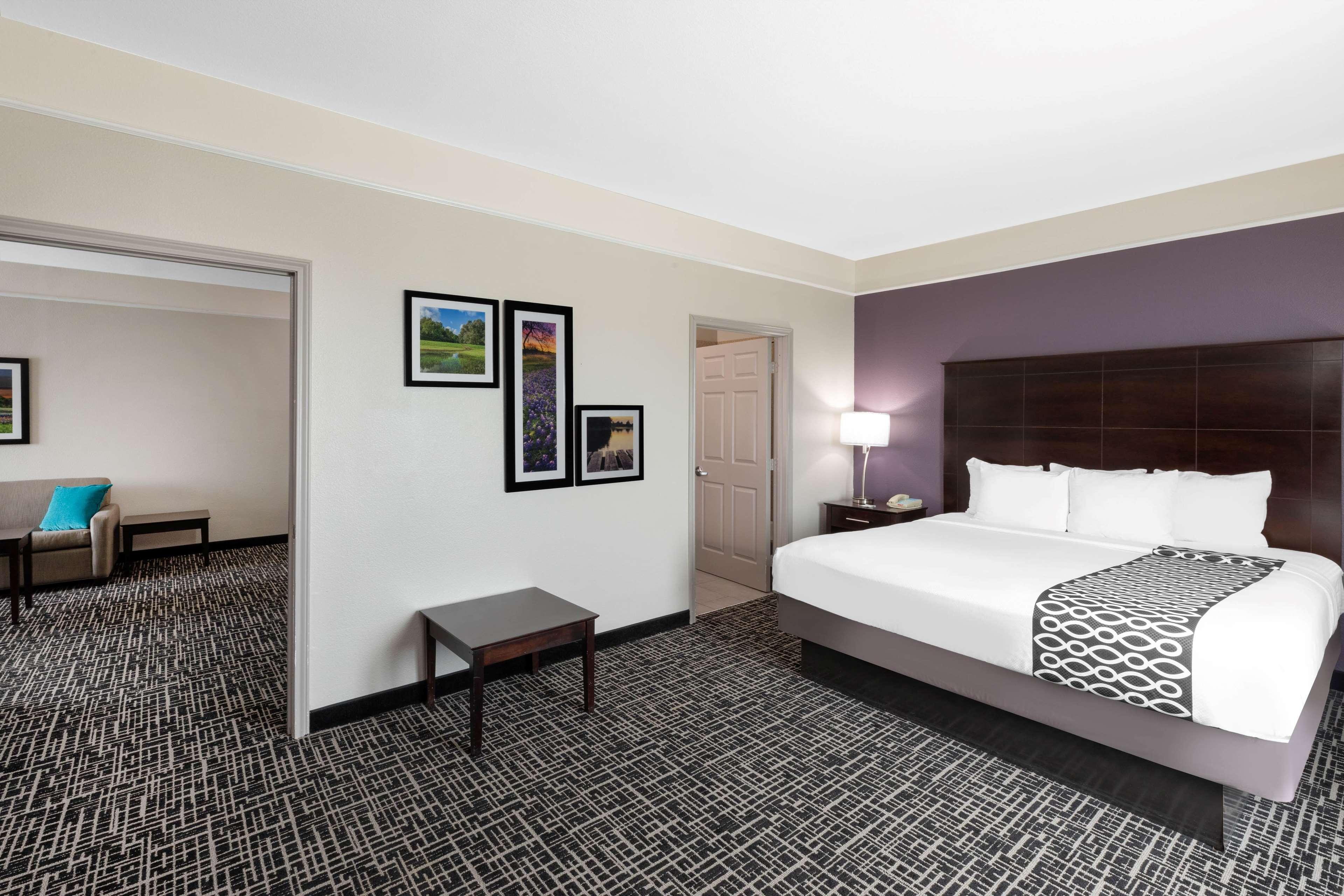 Suite Deluxe King Bed