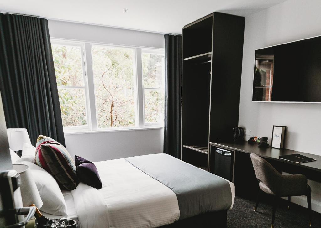 Double Queen Size Bed