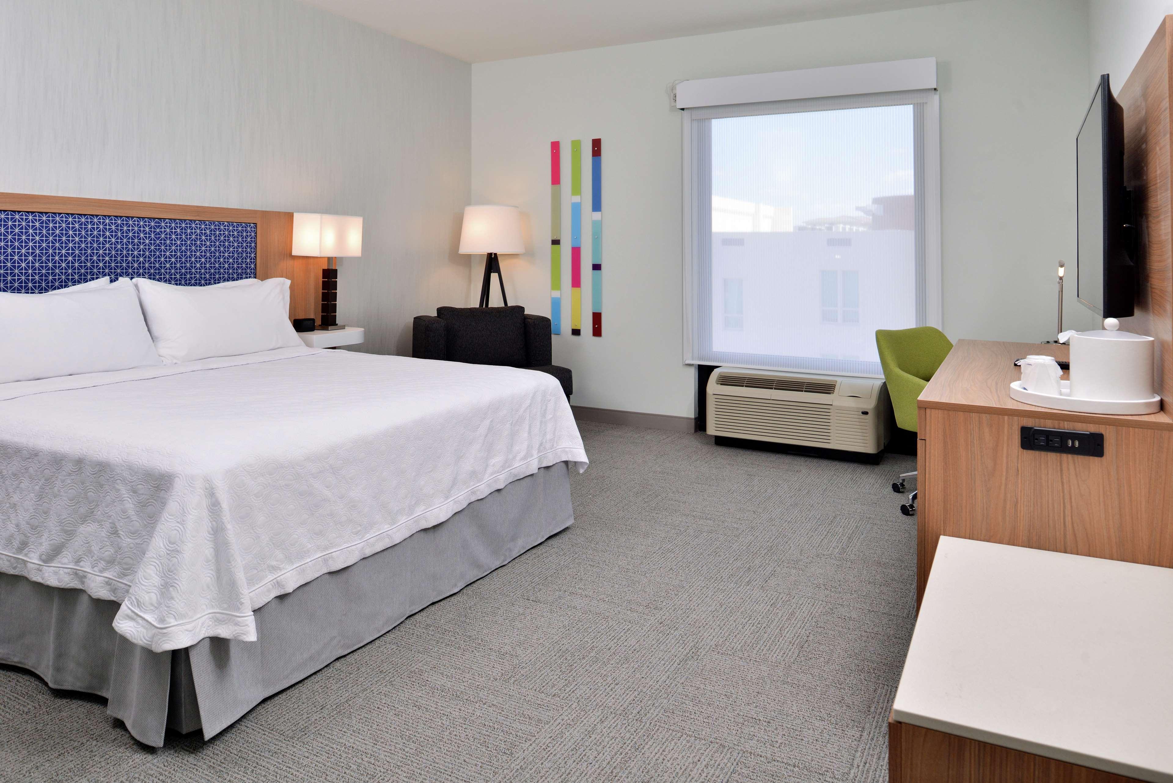 Room King Bed Non Smoking