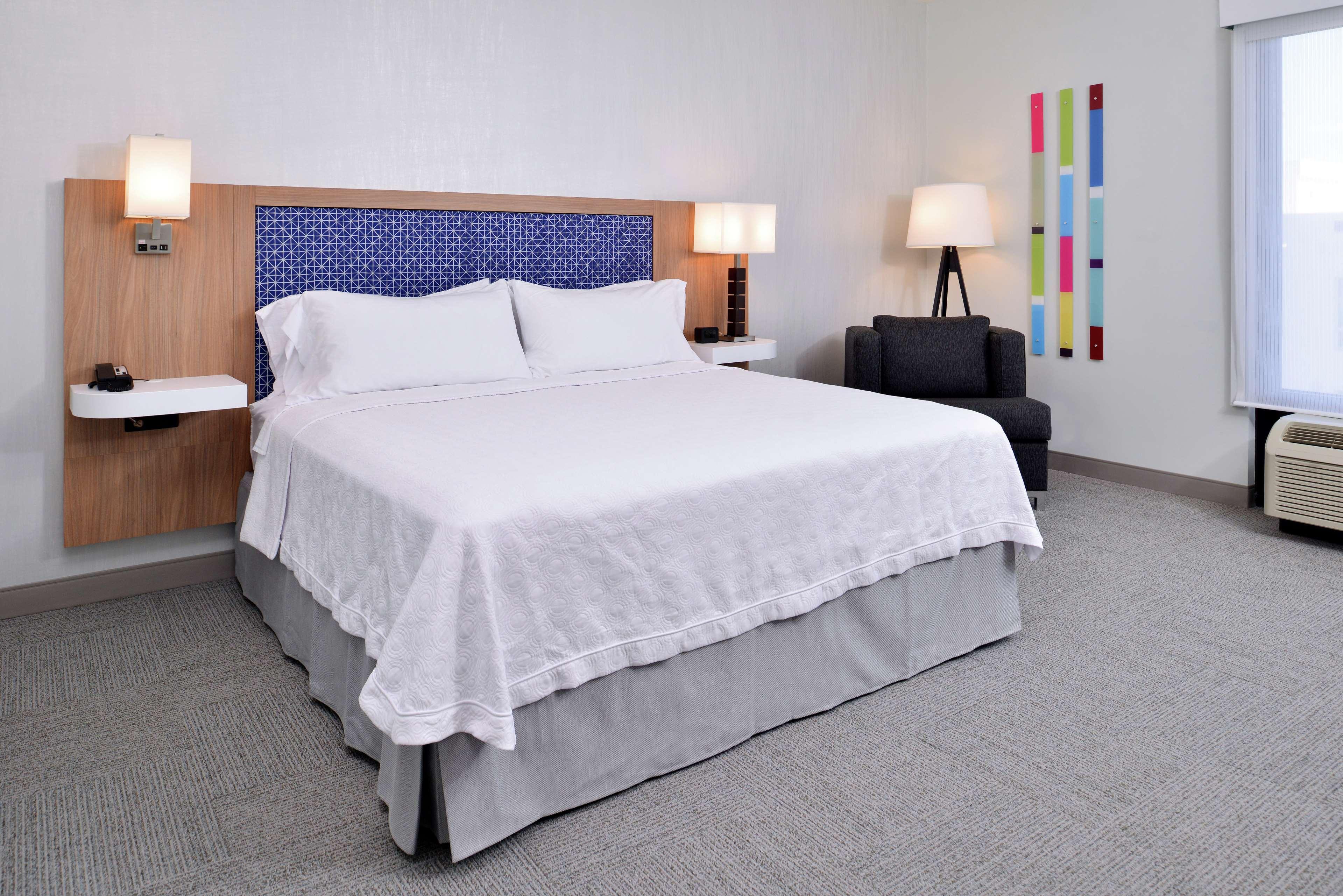 Room King Bed Non Smoking