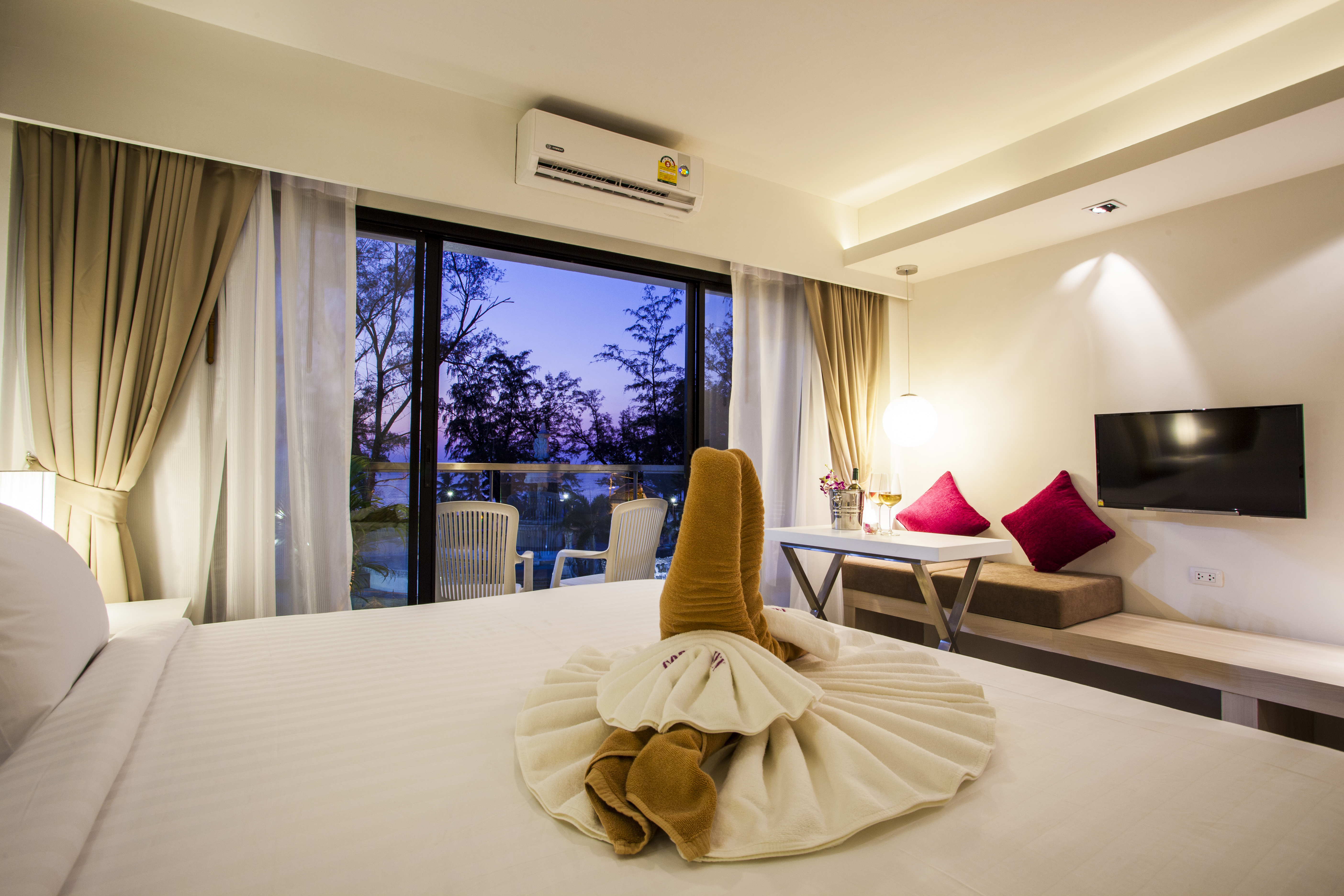 Double Deluxe King Bed