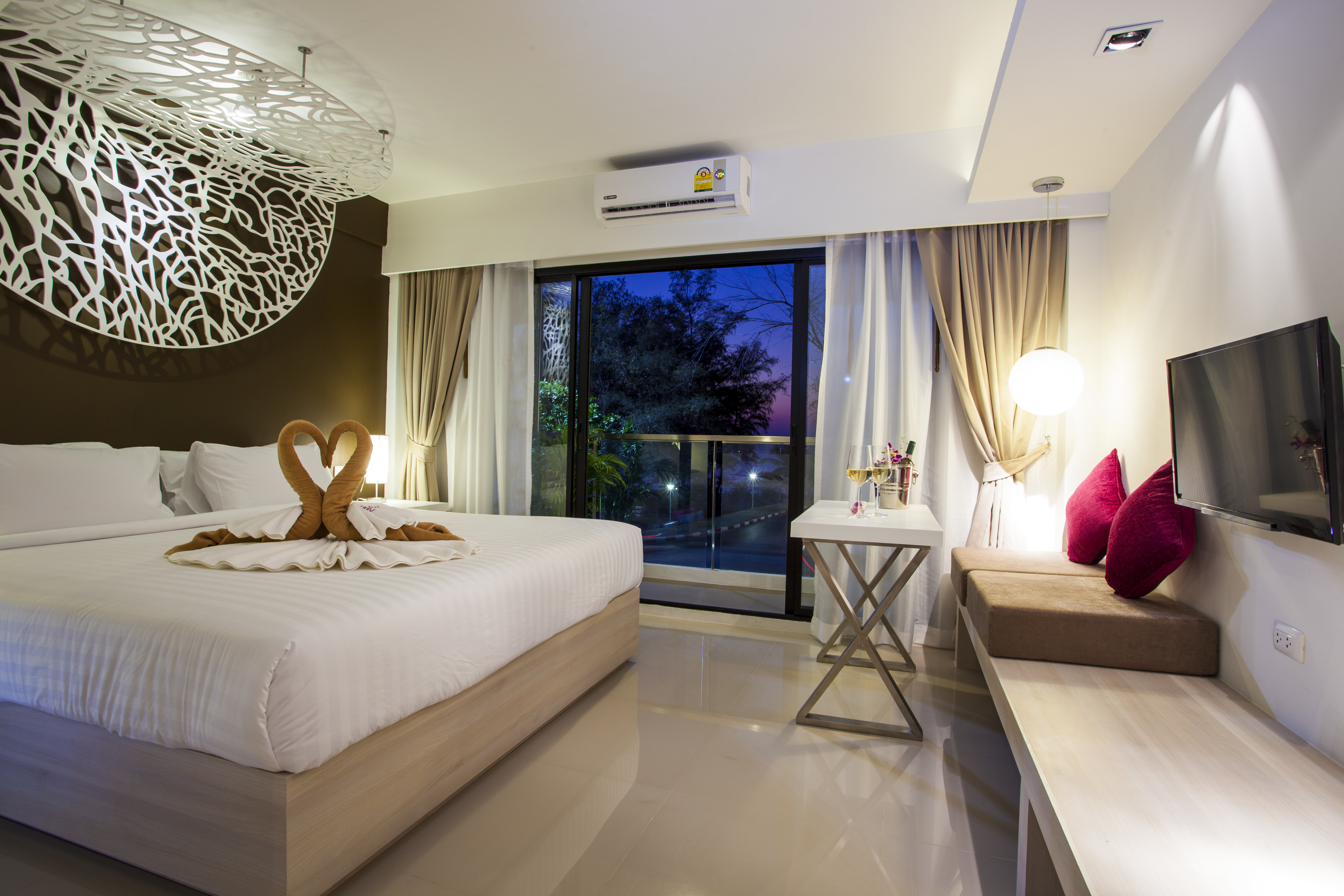 Double Deluxe King Bed