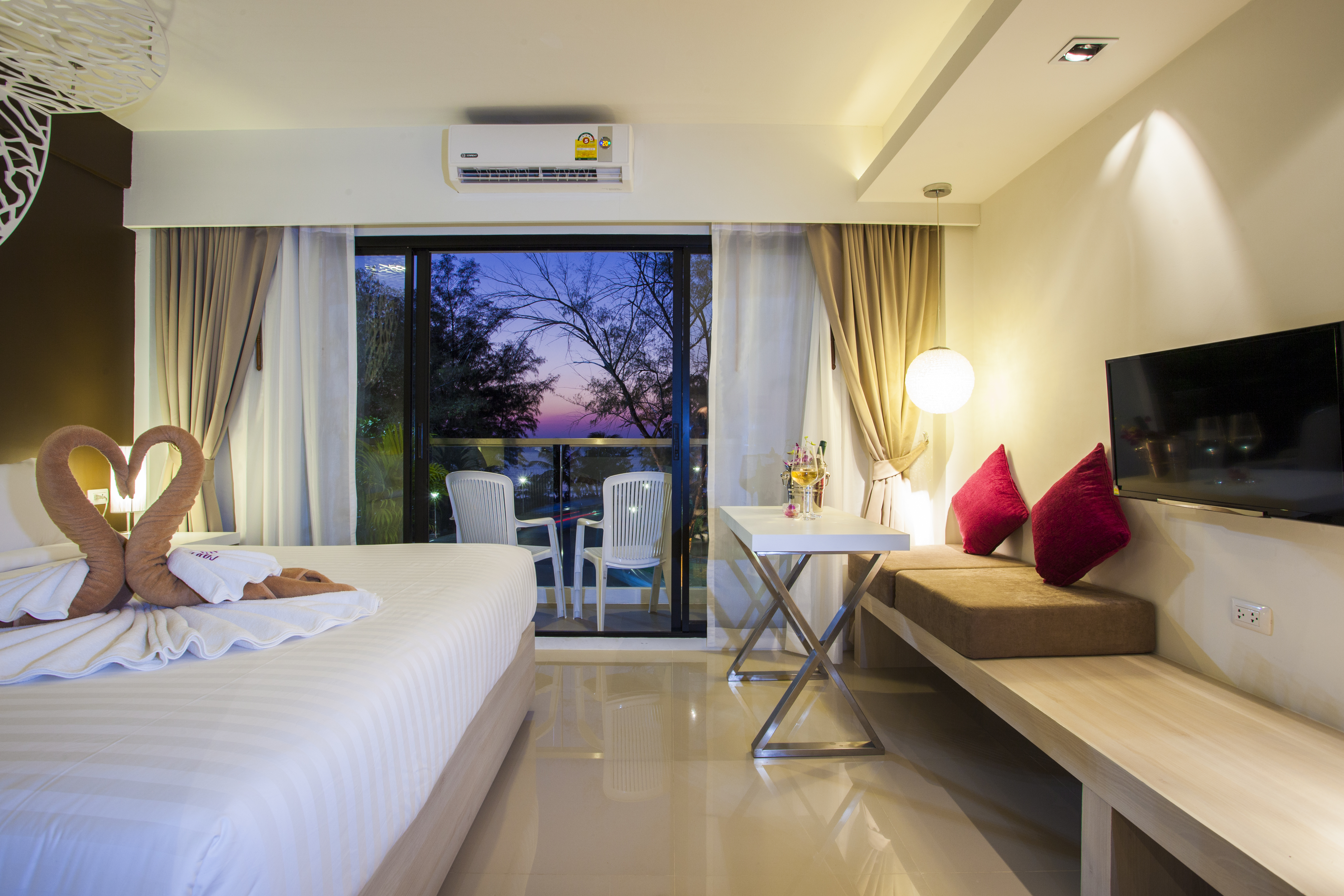 Double Deluxe King Bed