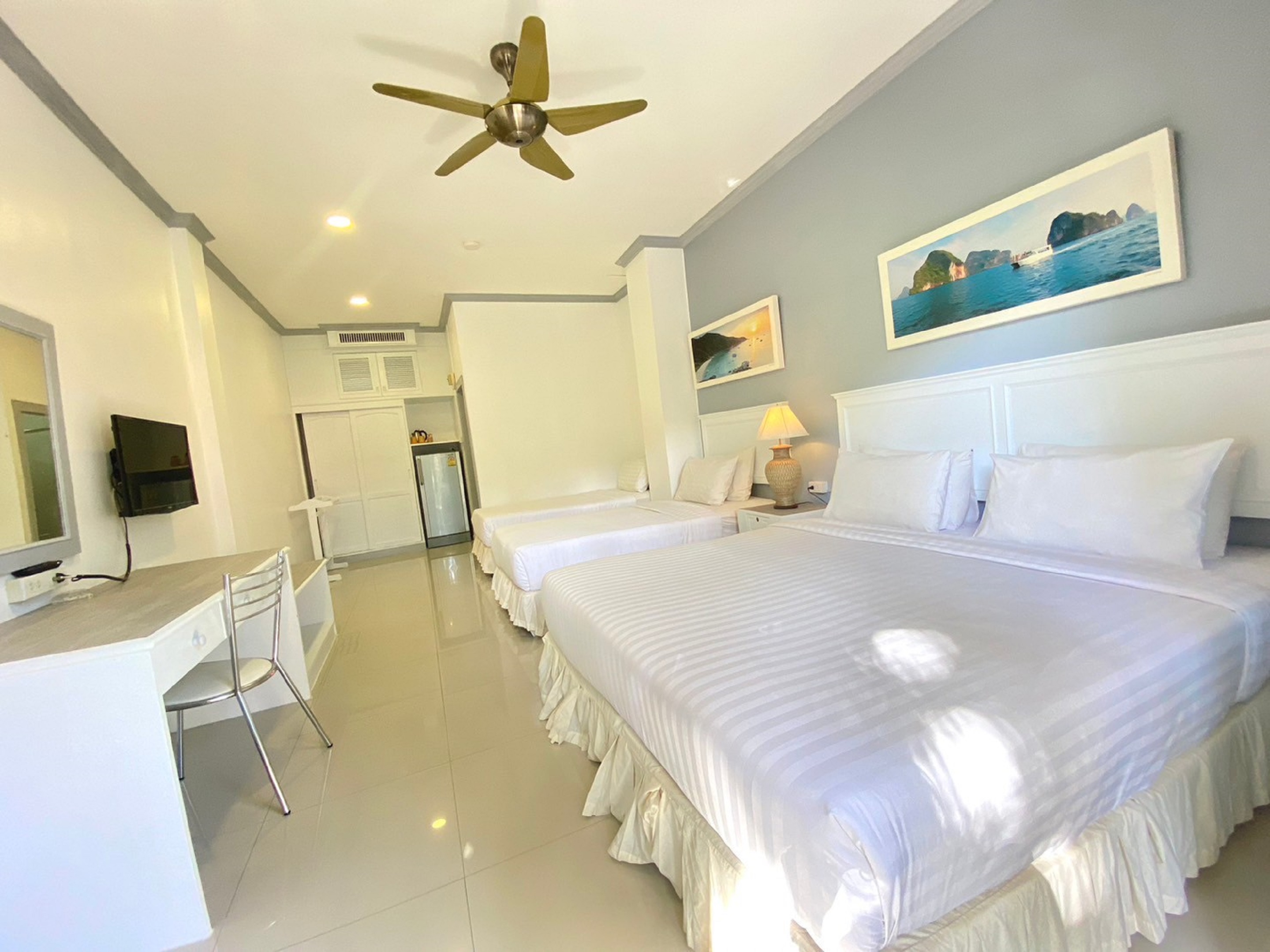 Family Room Capacity 4