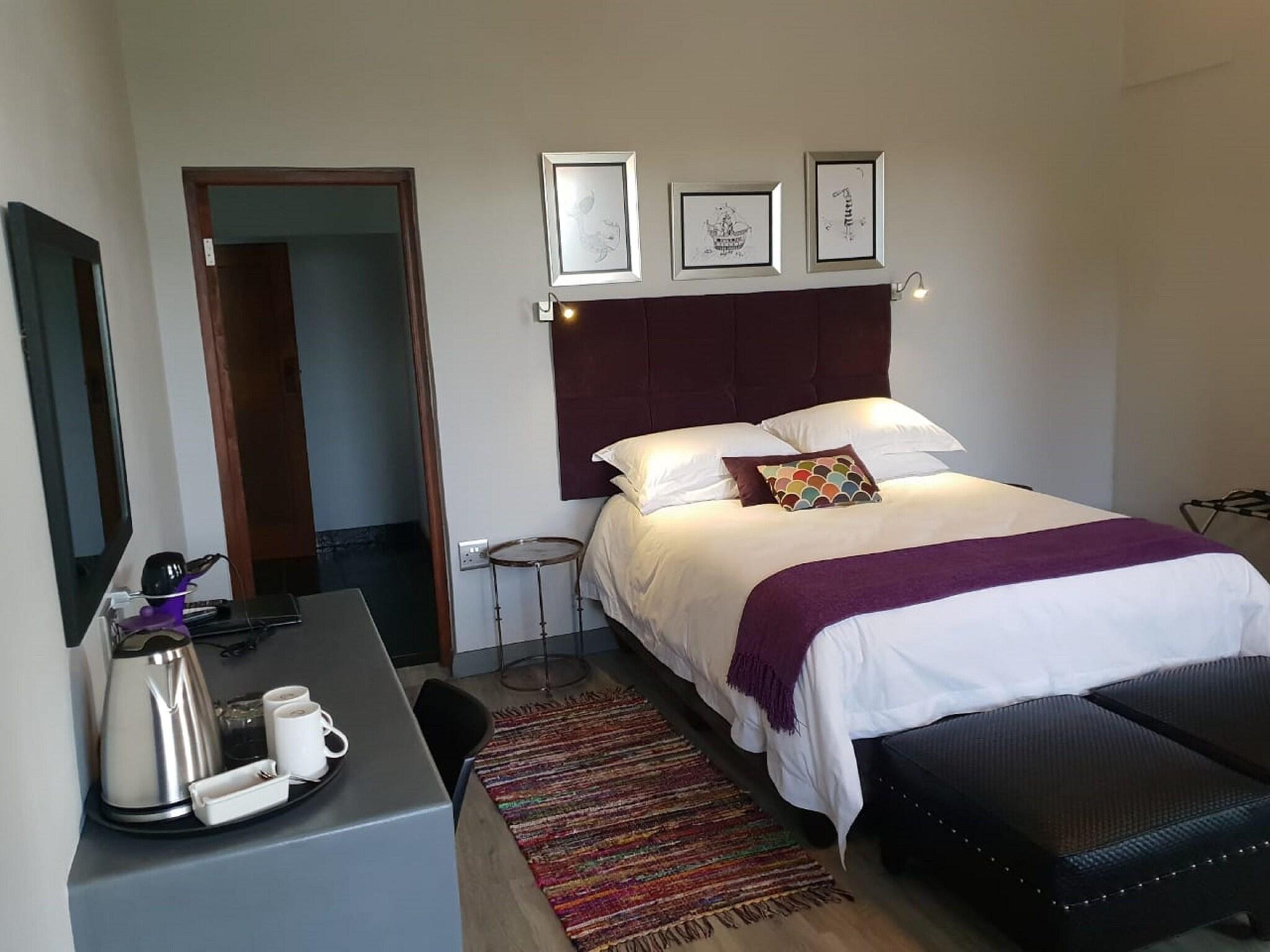 Double Queen Size Bed