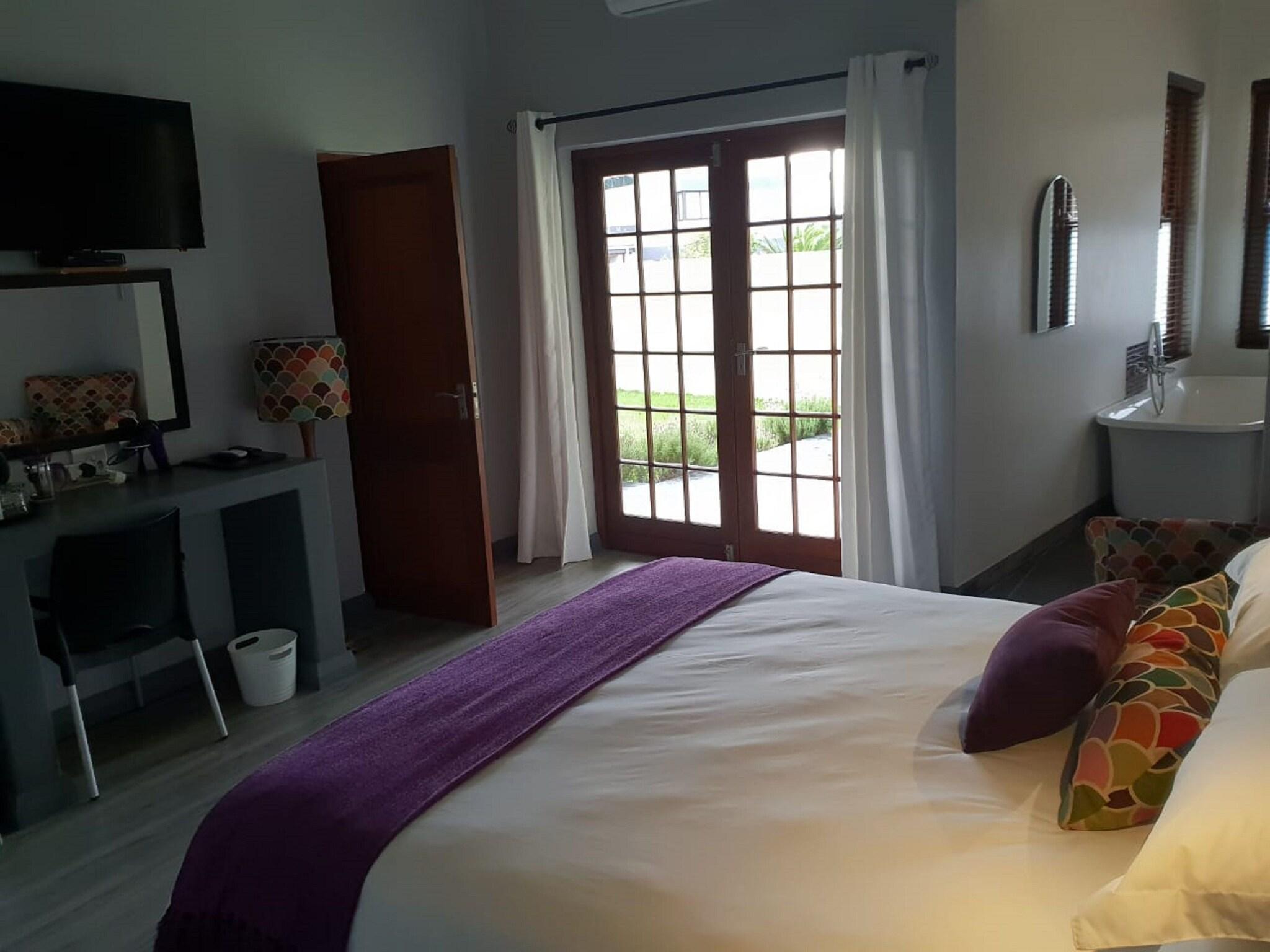 Double Queen Size Bed