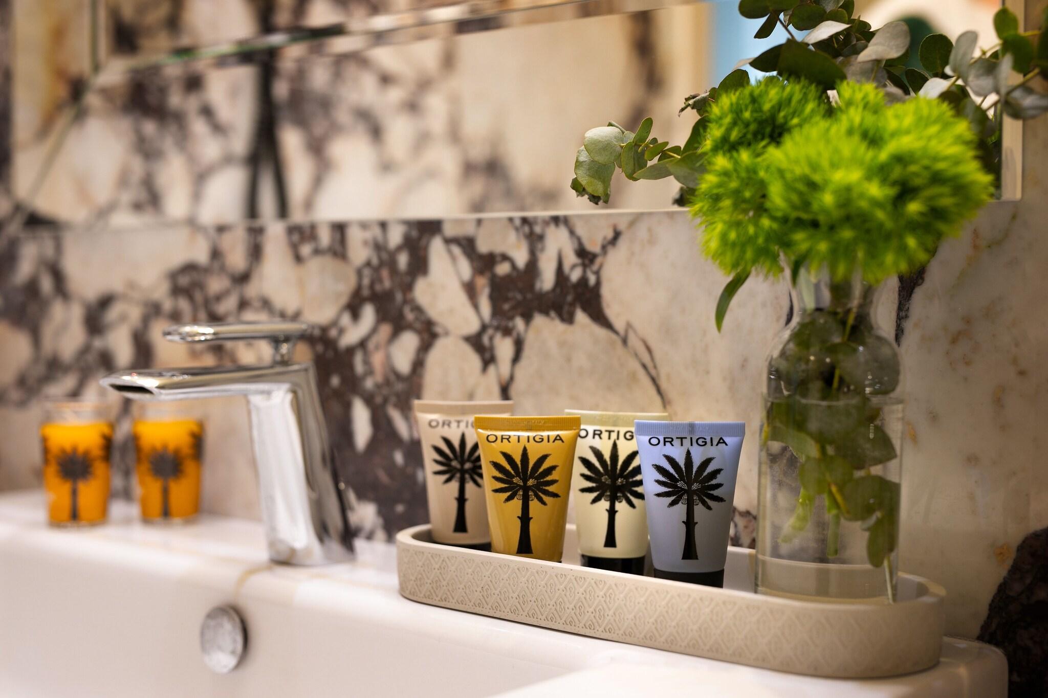 Suite Deluxe King Bed