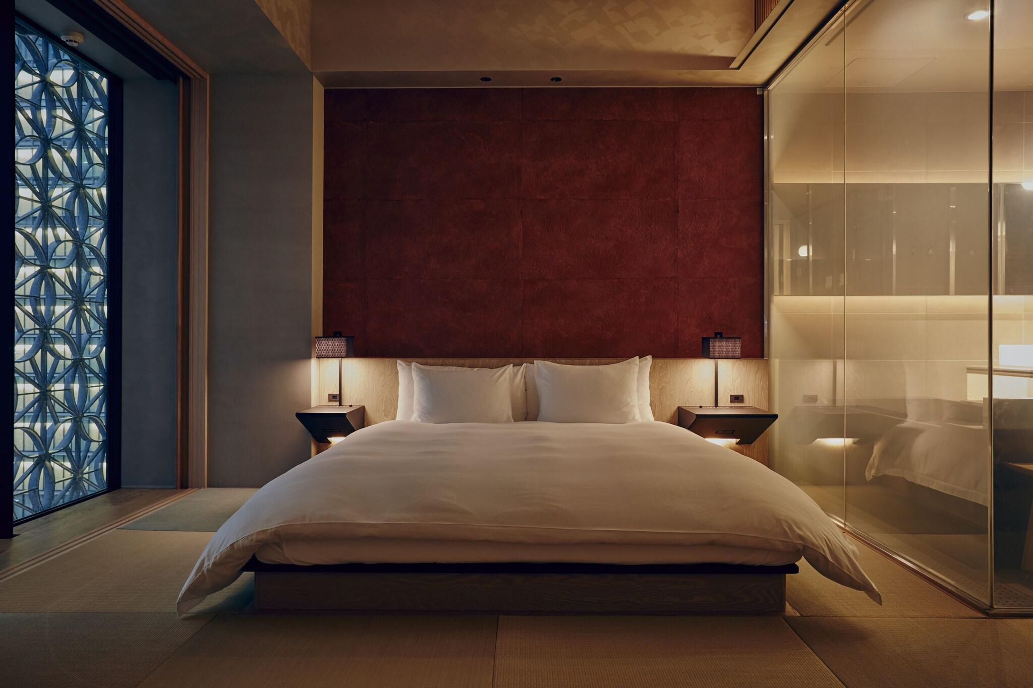 Double Deluxe King Bed