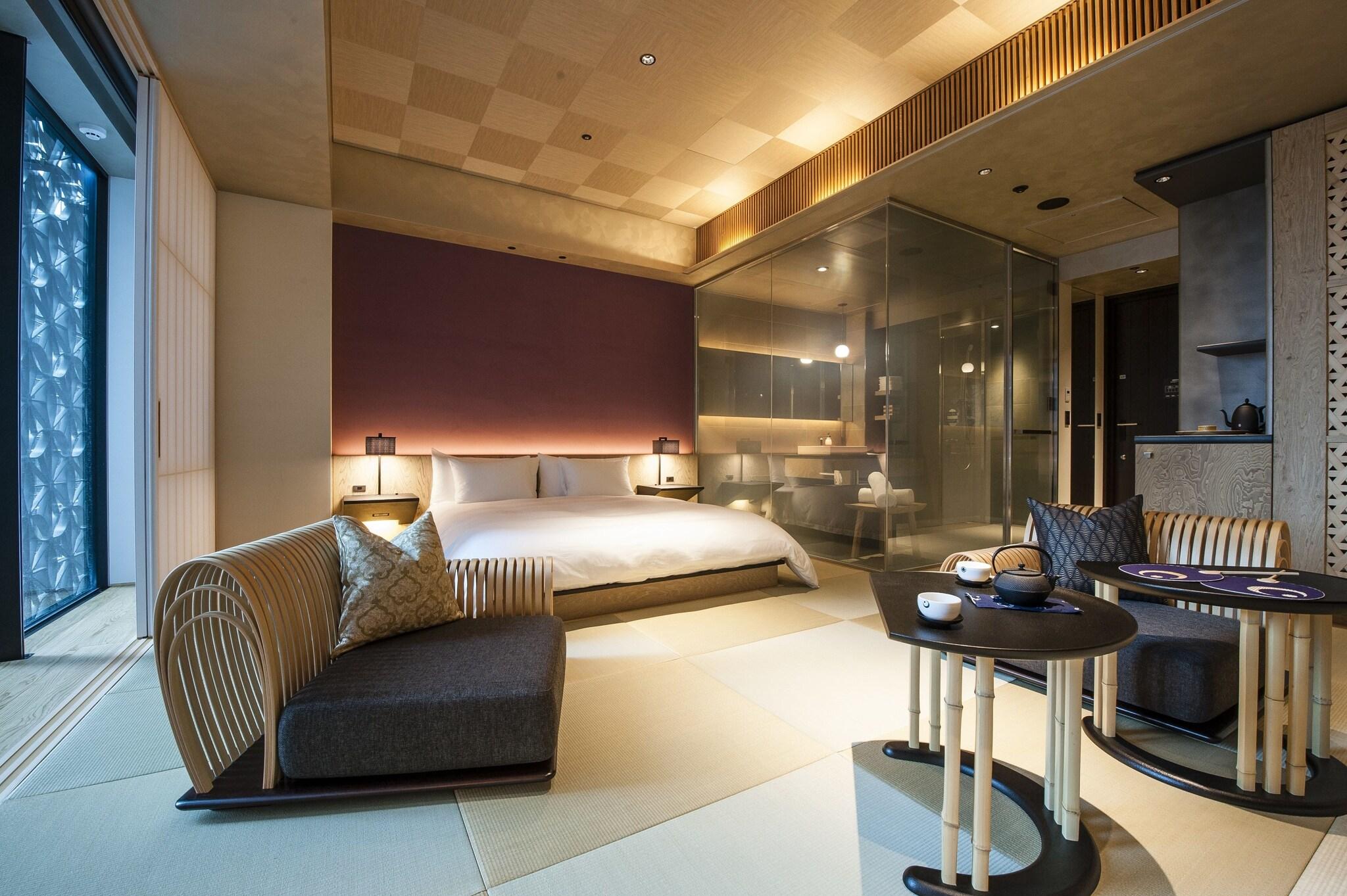 Double Deluxe King Bed