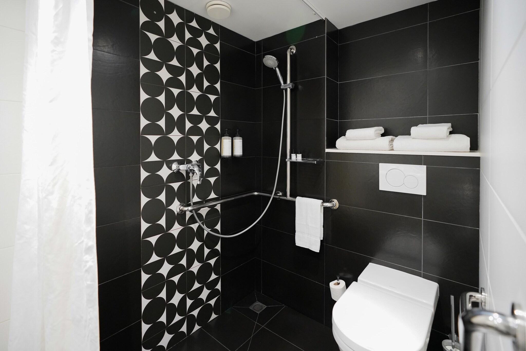 Triple Deluxe Two Beds