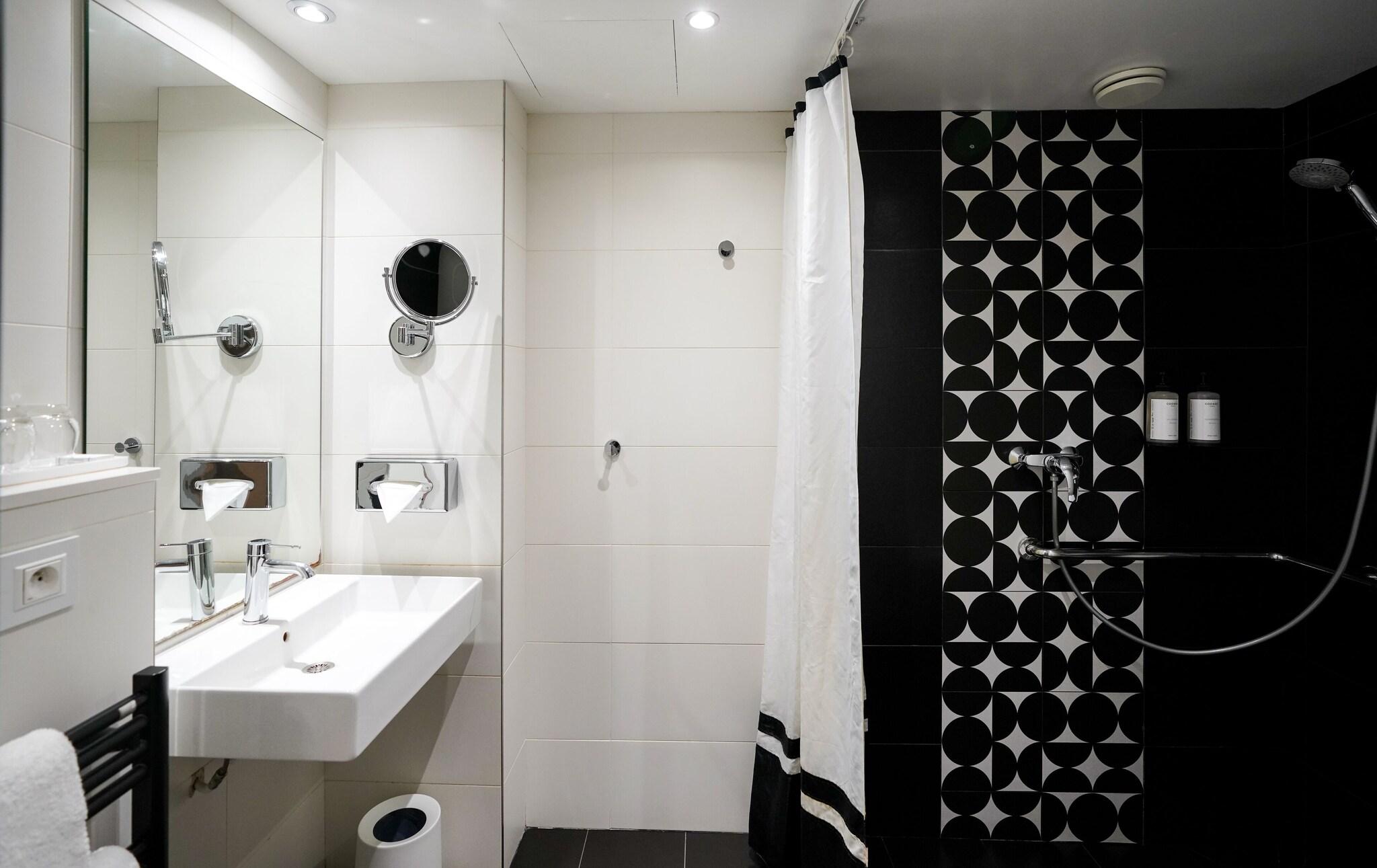 Triple Deluxe Two Beds