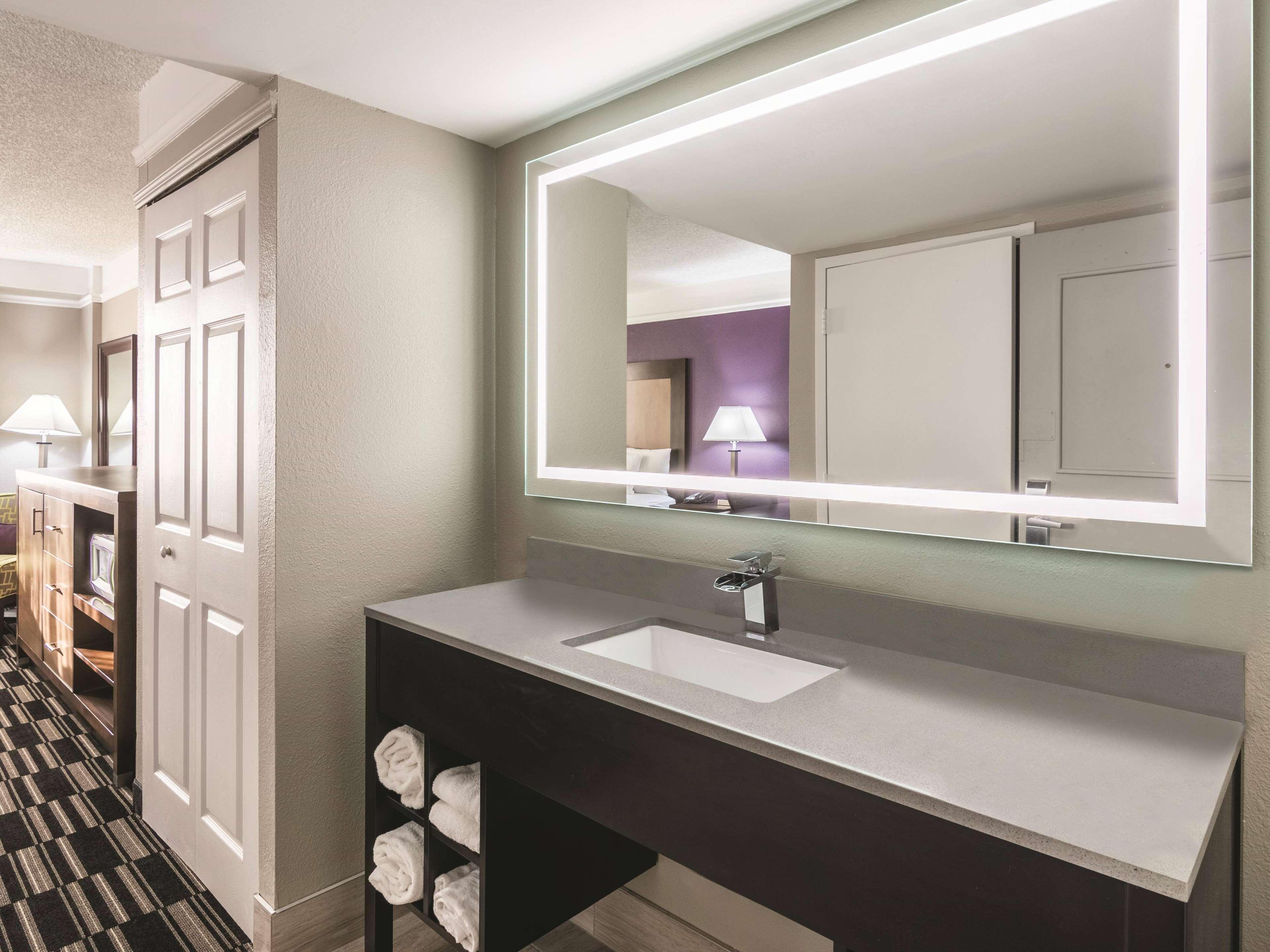 Double King Bed Non Smoking