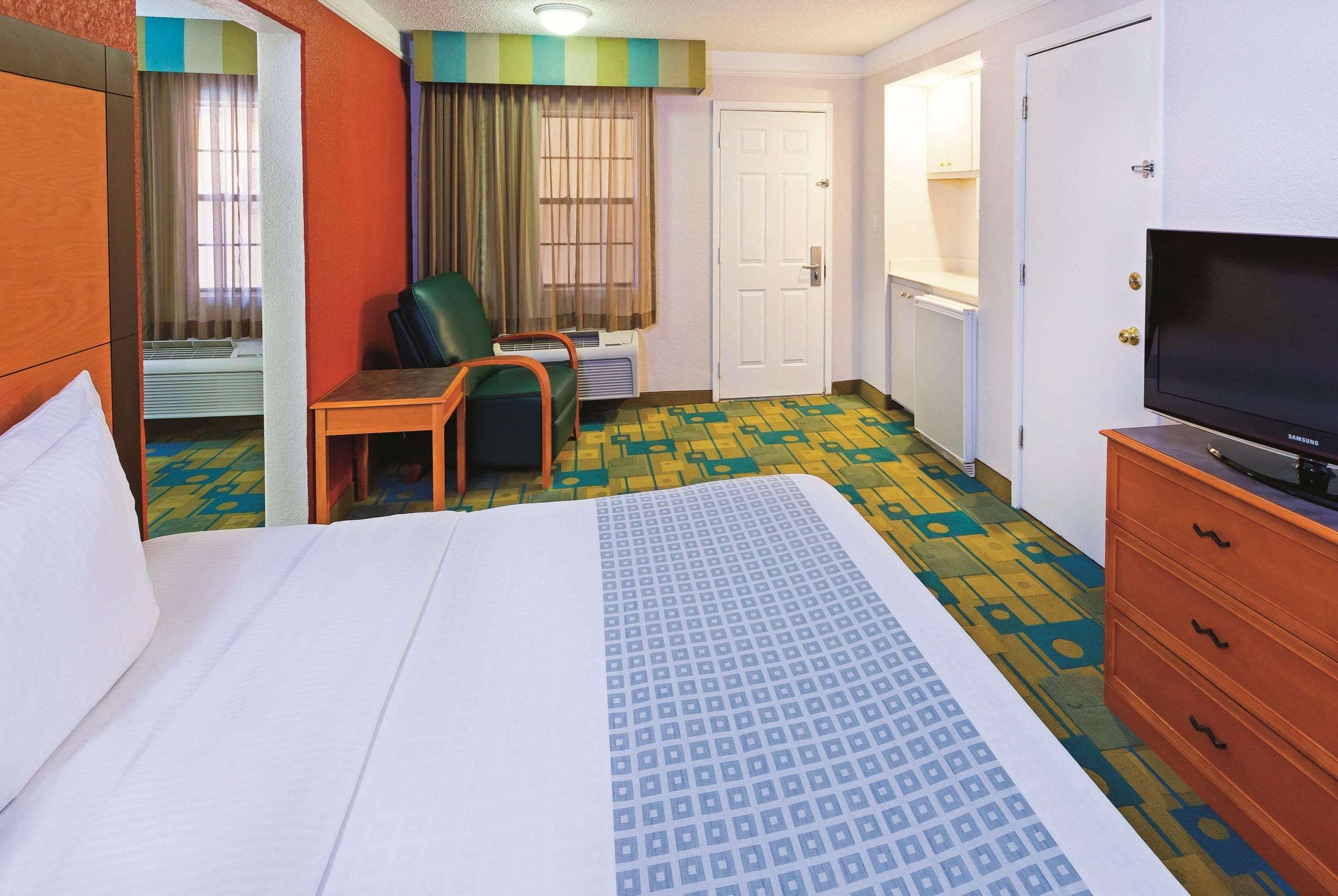 Double Deluxe King Bed