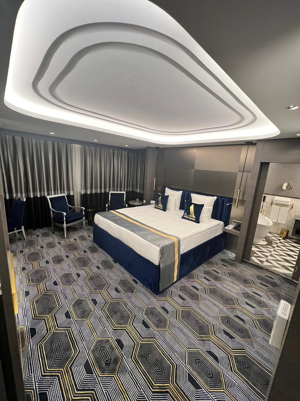 Suite Queen Size Bed