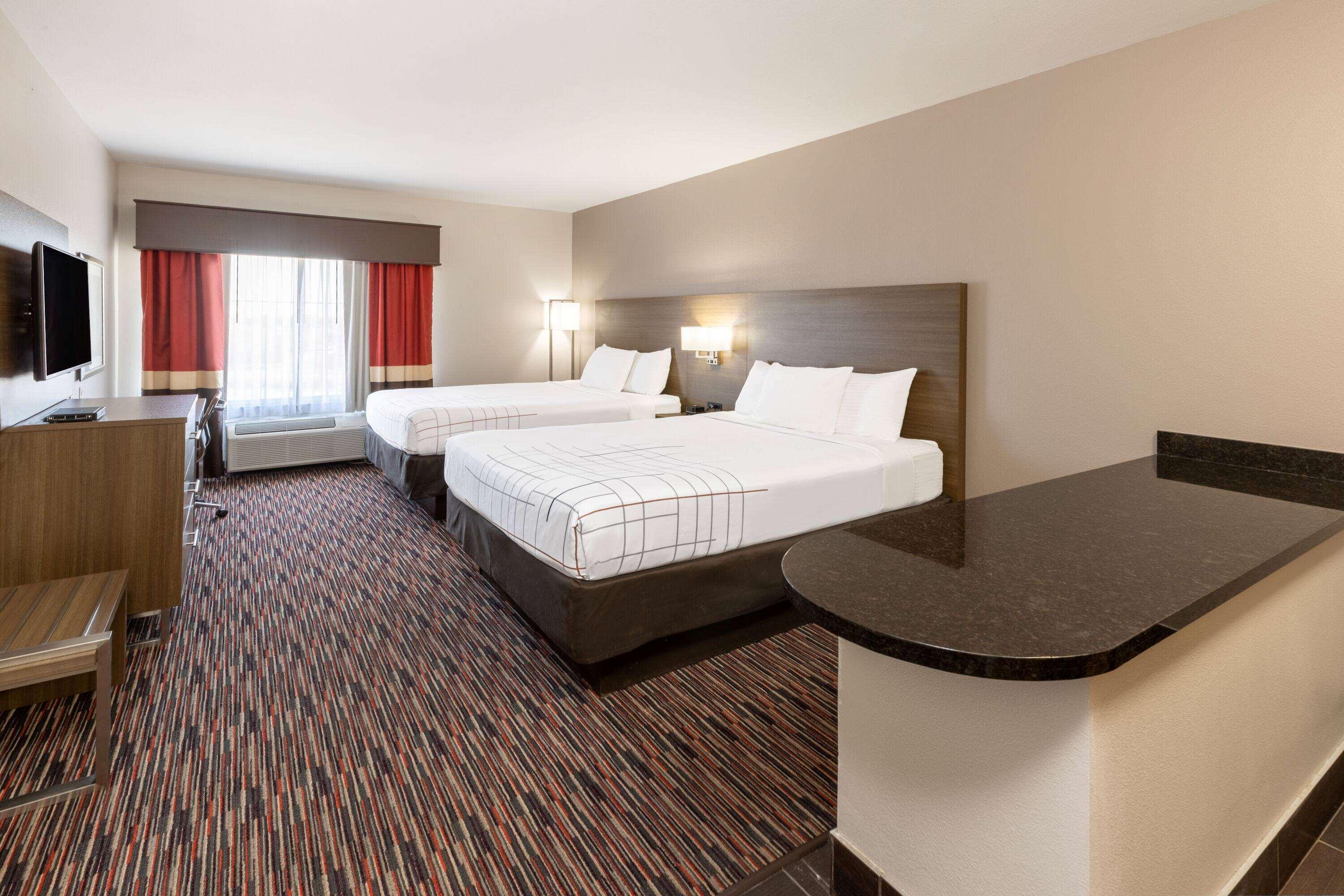 Suite Deluxe Two Queen Beds