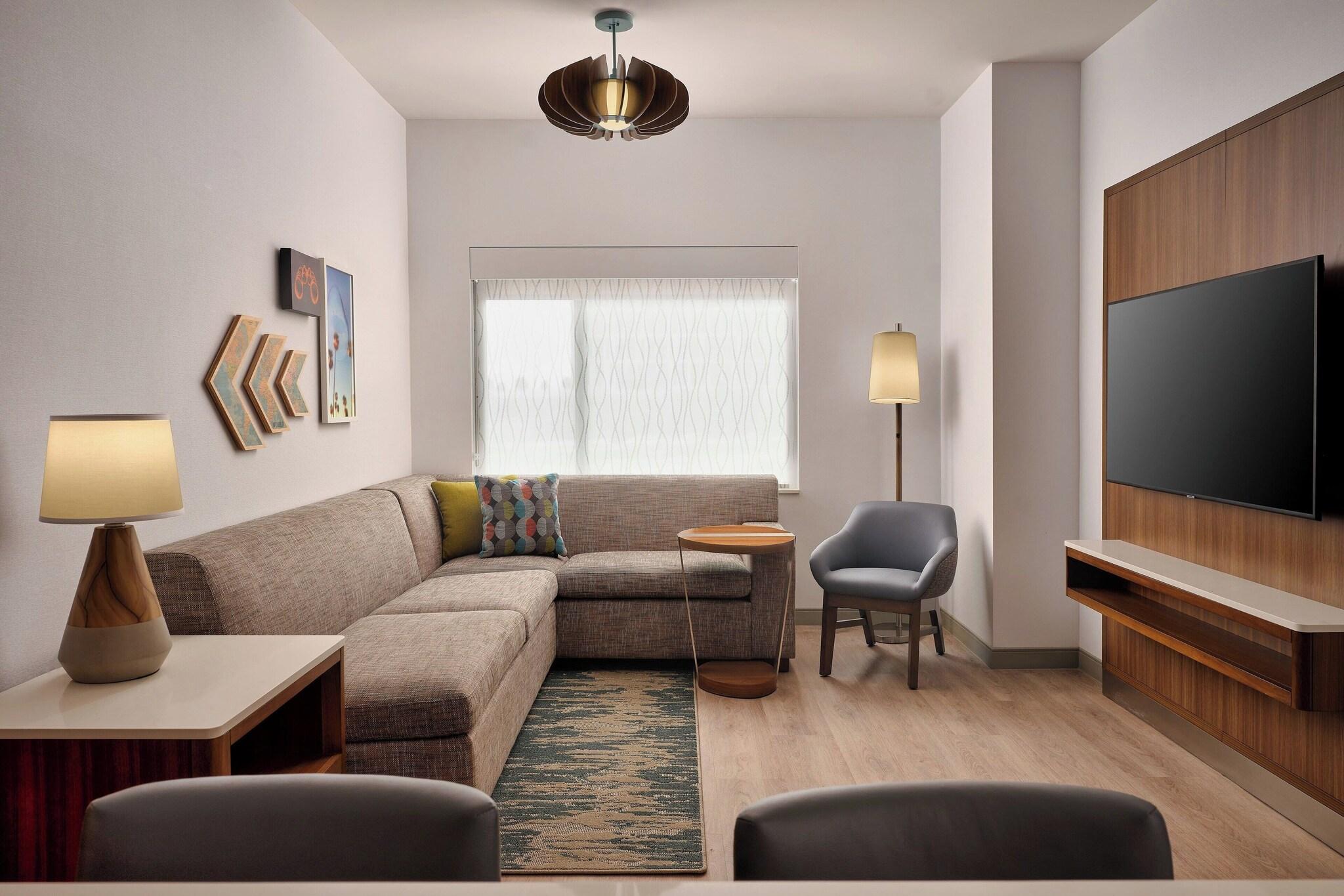 Suite Two Queen Beds One Bedroom