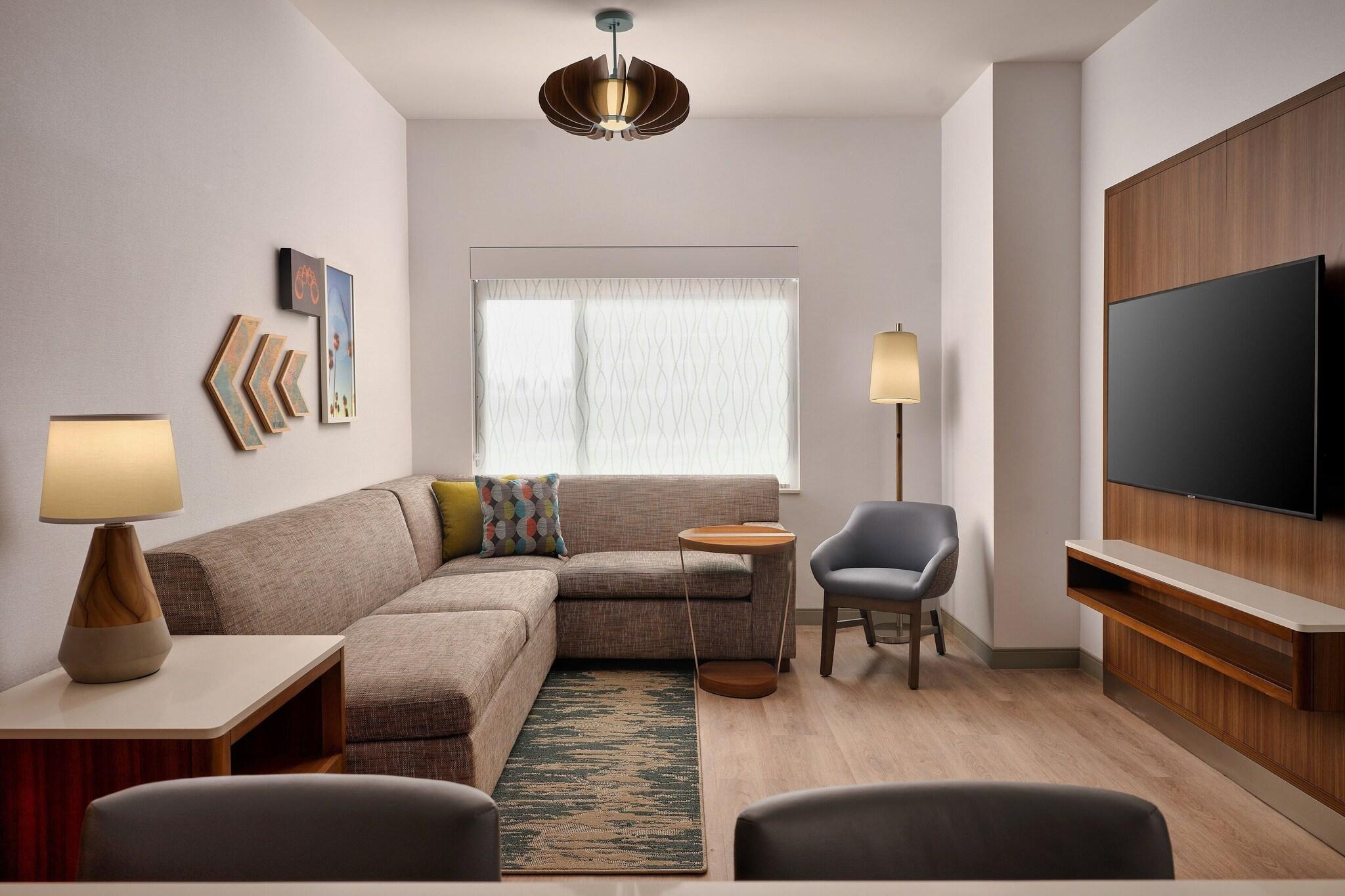 Suite Two Queen Beds One Bedroom