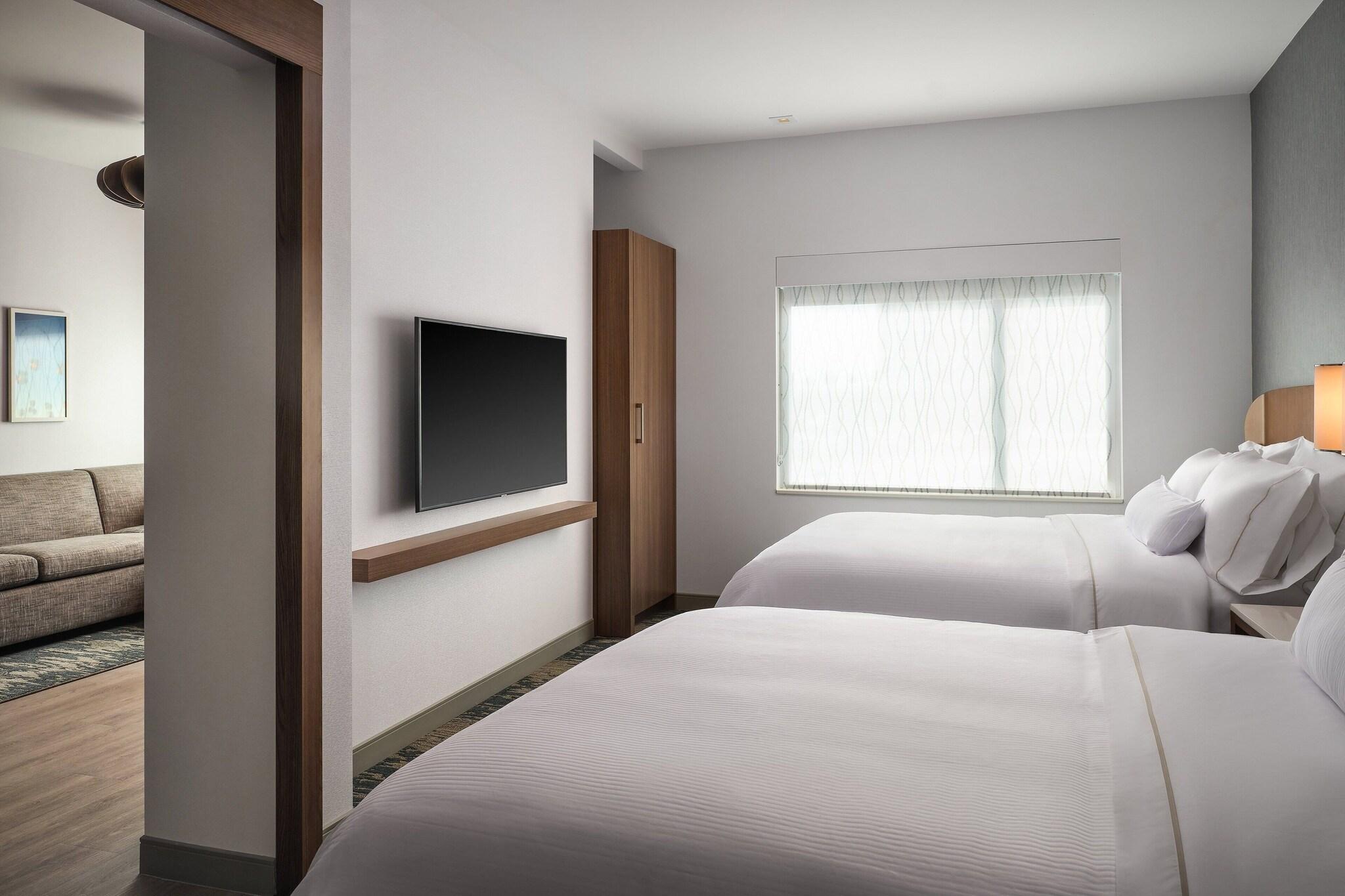 Suite Two Queen Beds One Bedroom