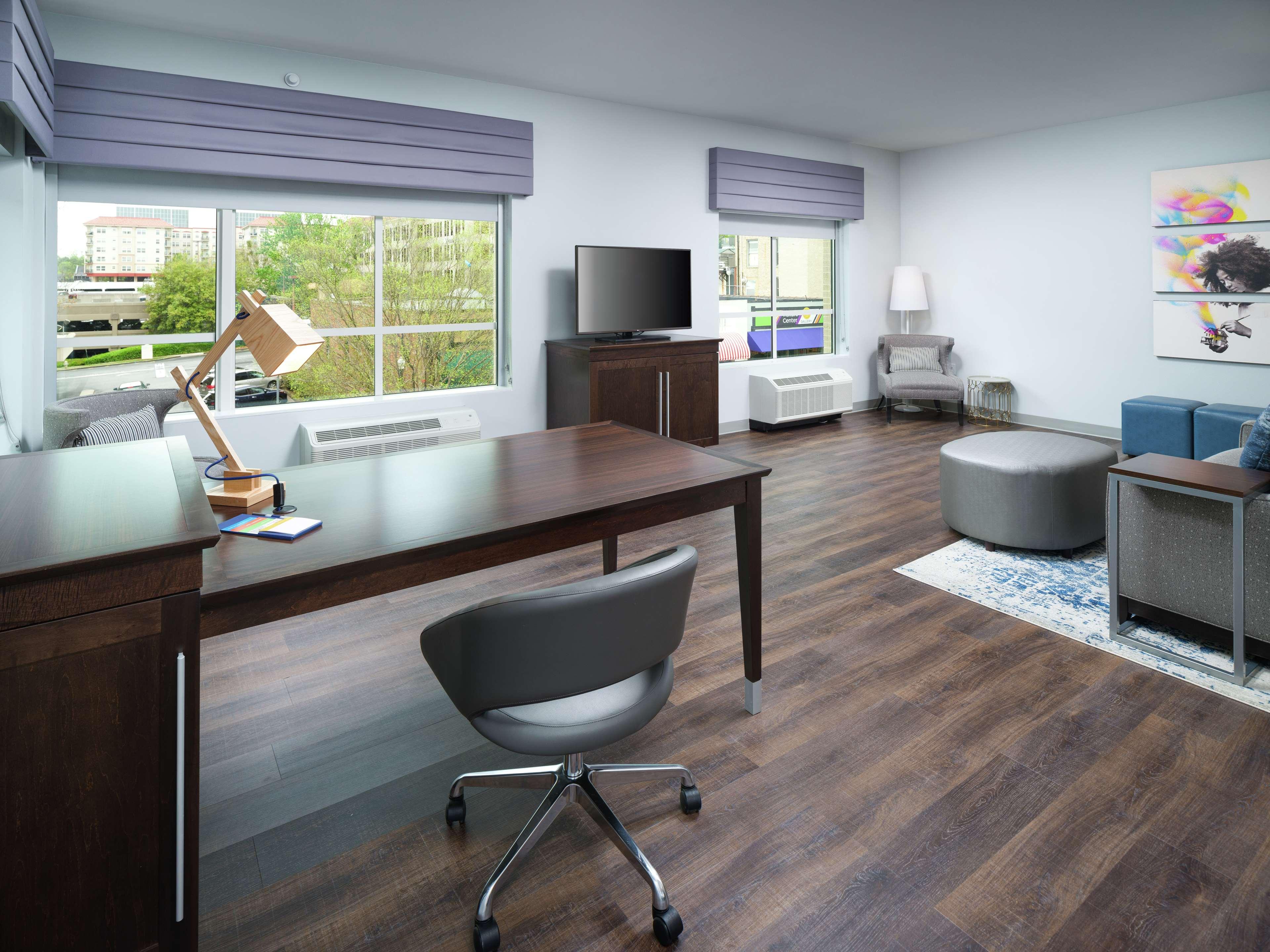 Suite Accessible King Size Bed