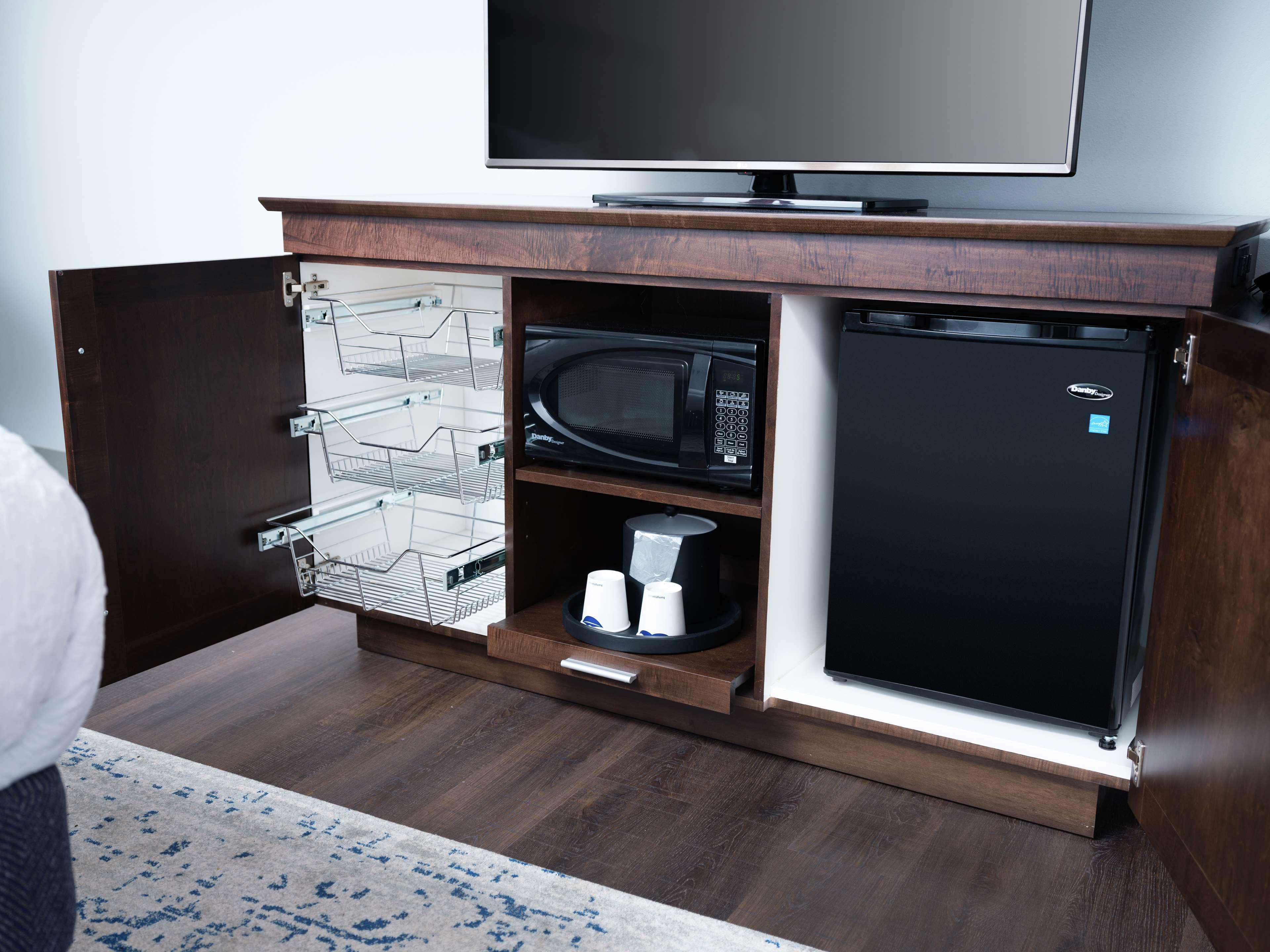 Suite Accessible King Size Bed